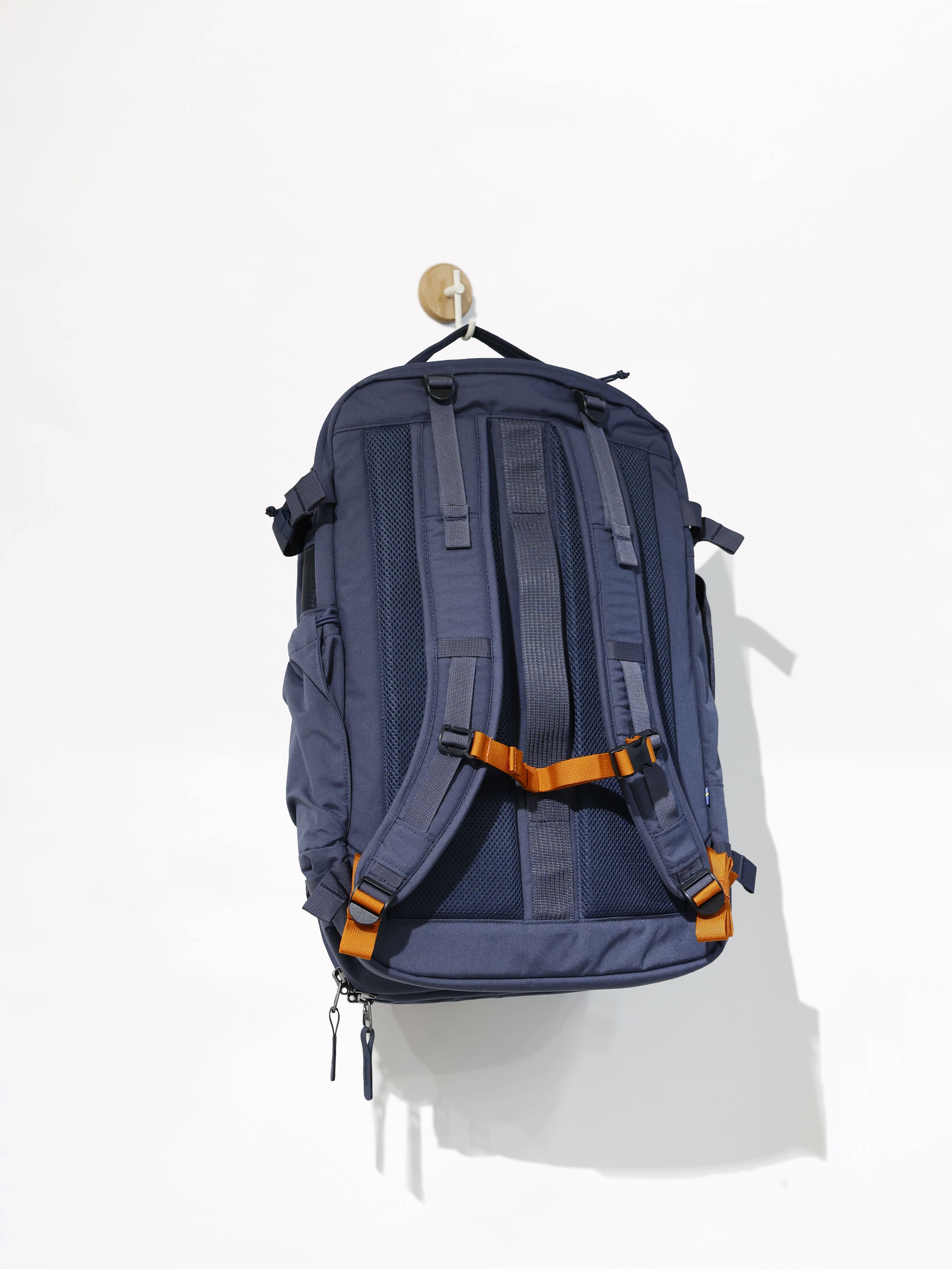 FJALLRAVEN 小狐狸 Farden Carry-On Pack 42L 旅行背包 FR23200303