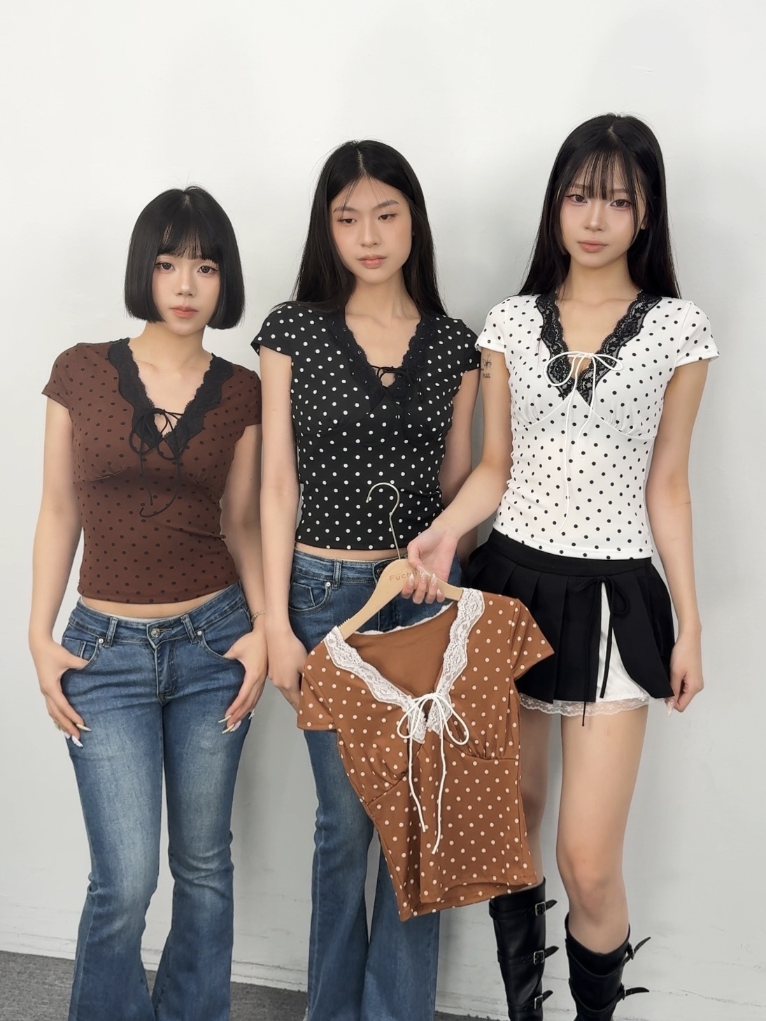 K89現貨波點撞色拼接蕾絲V領上衣