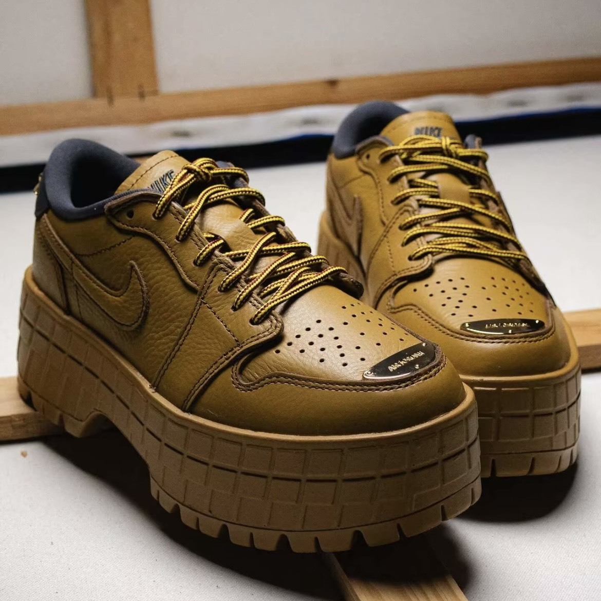 【代購】Jordan Air Jordan 1 Brooklyn Low 厚底休閒鞋 棕黑