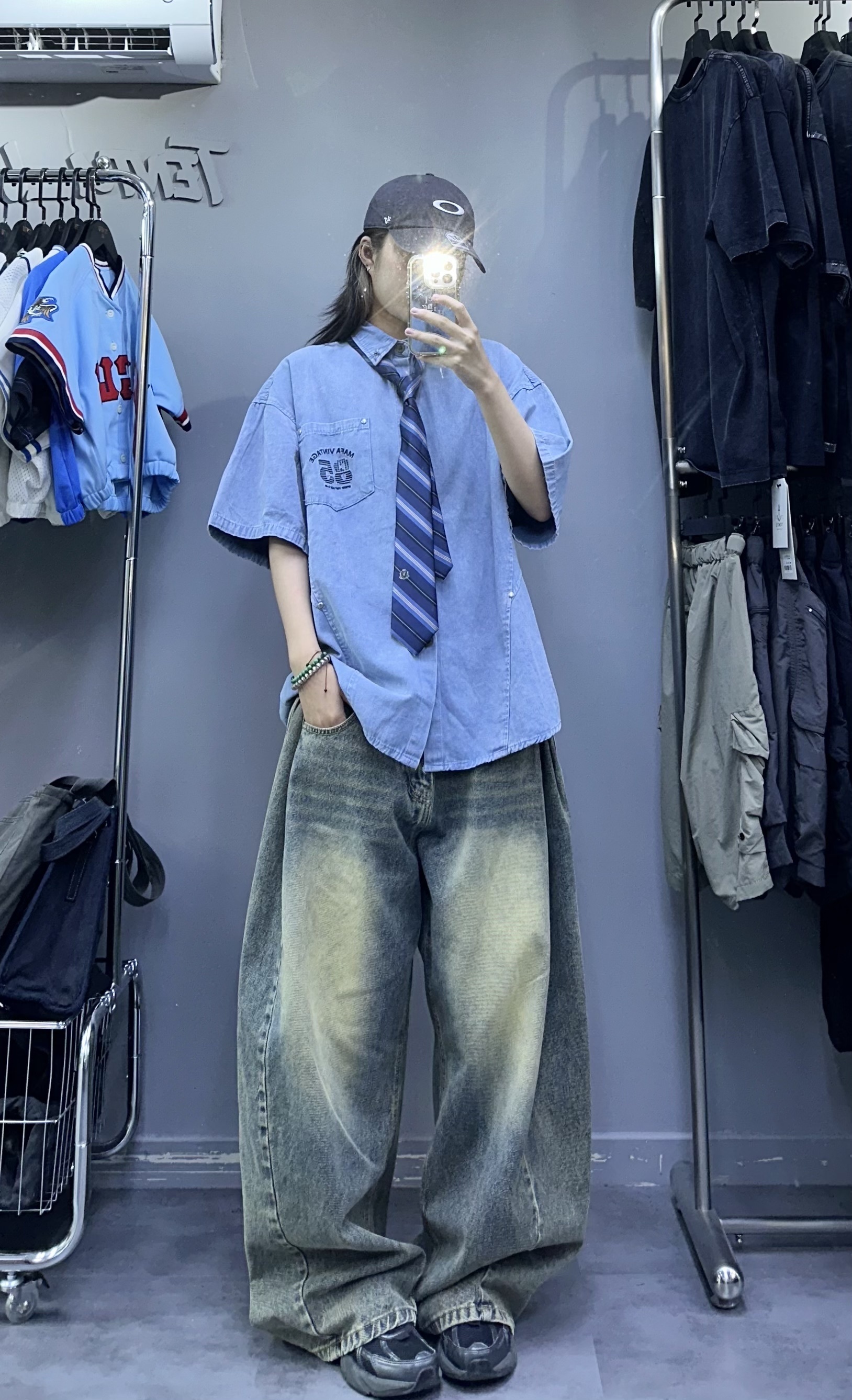 SS0049 pocket 藍色恤衫