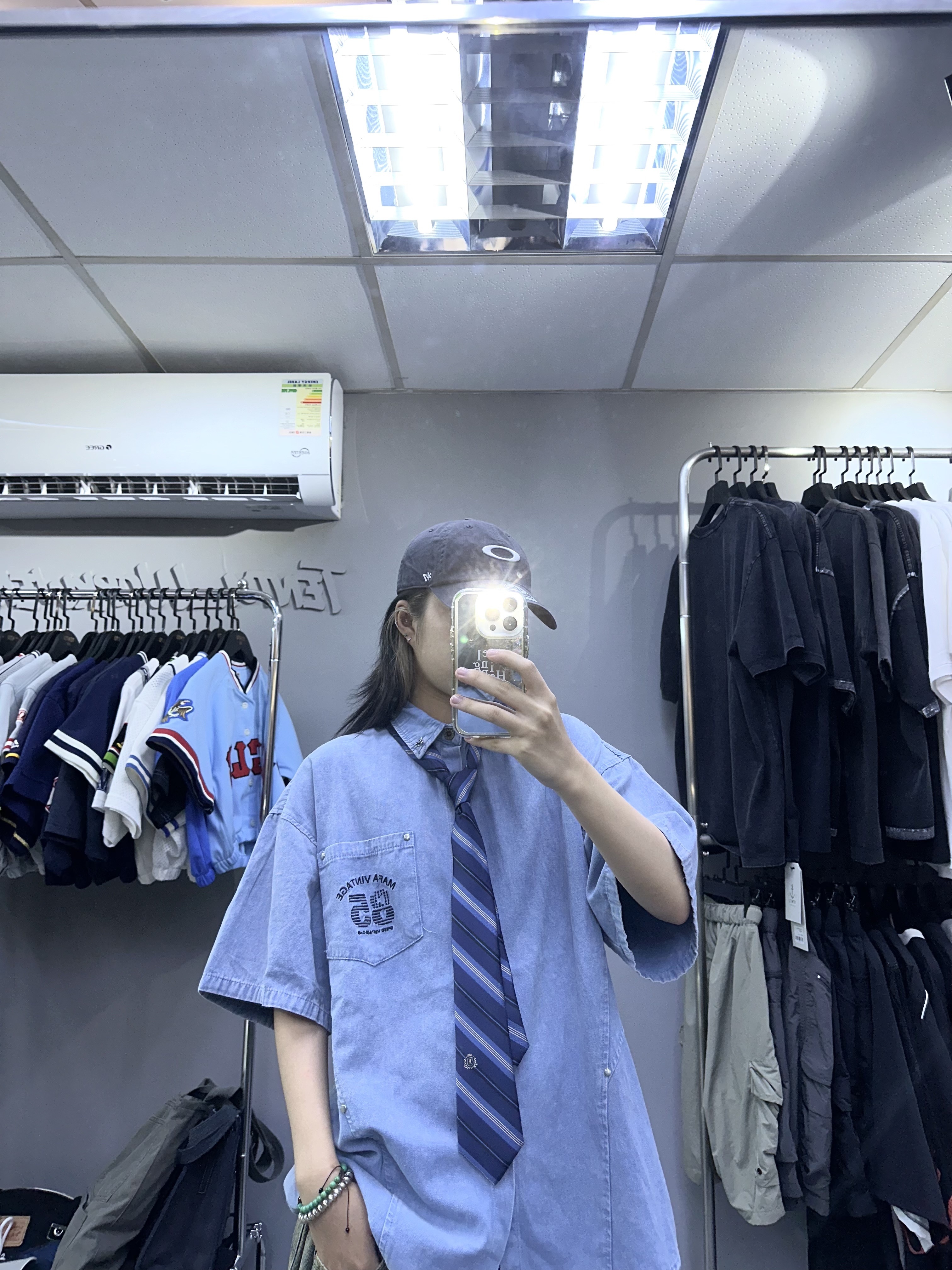 SS0049 pocket 藍色恤衫