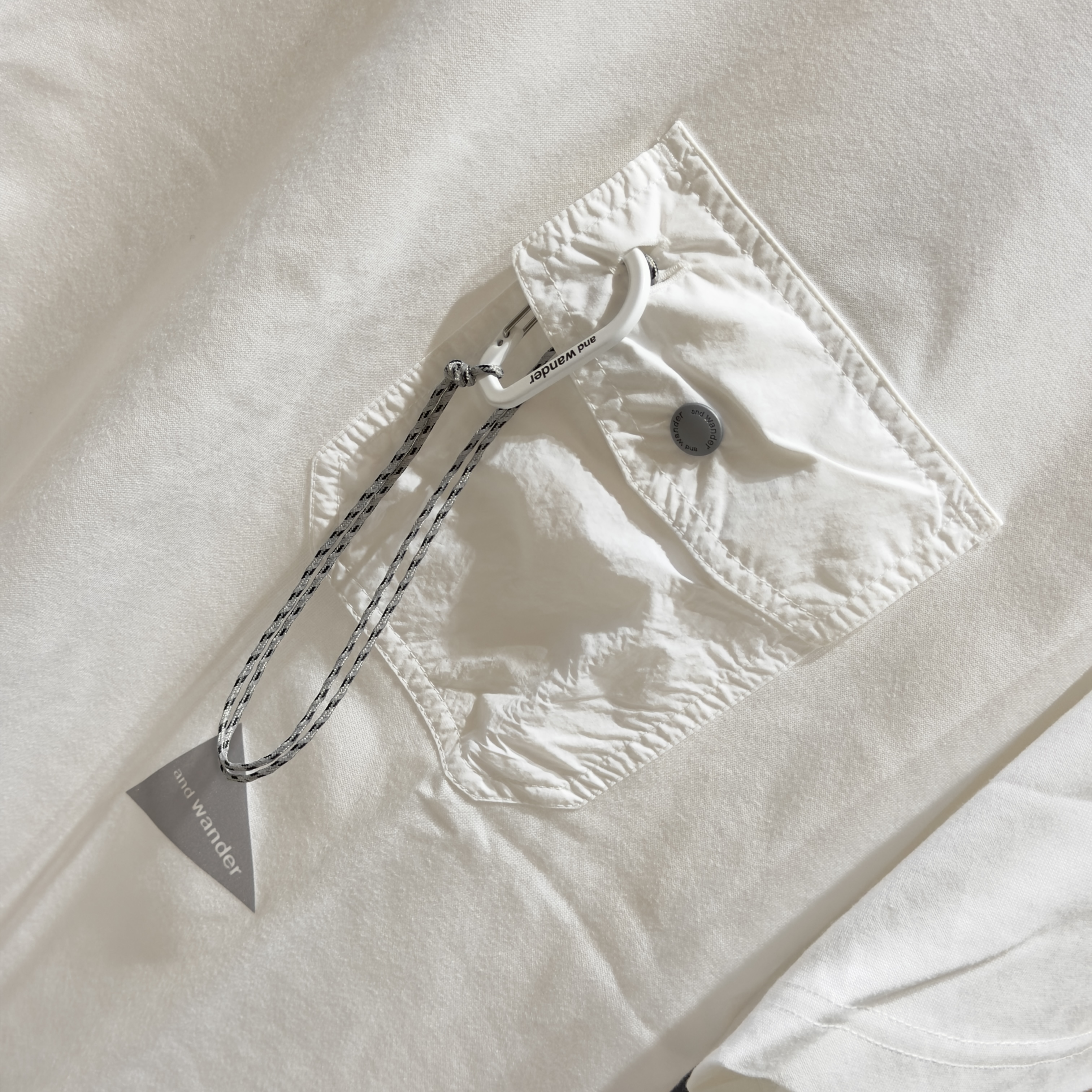 and wander Pocket t-shirt 胸前口袋金屬掛鈎 短tee 5746984075