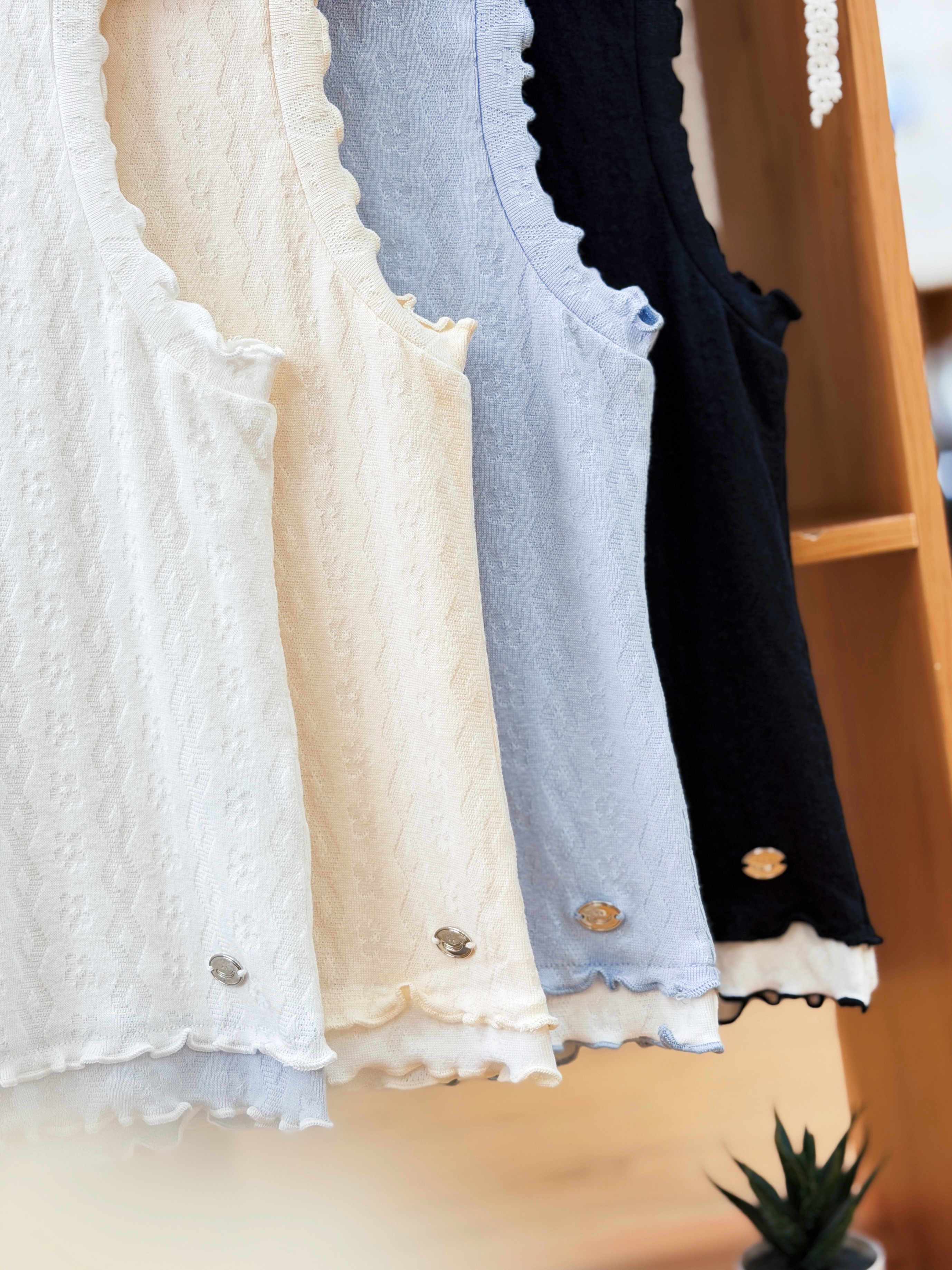 四色 / 花朵雙層拼色滾邊背心 / Floral Two-Tone Ruffle Edge Tank Top