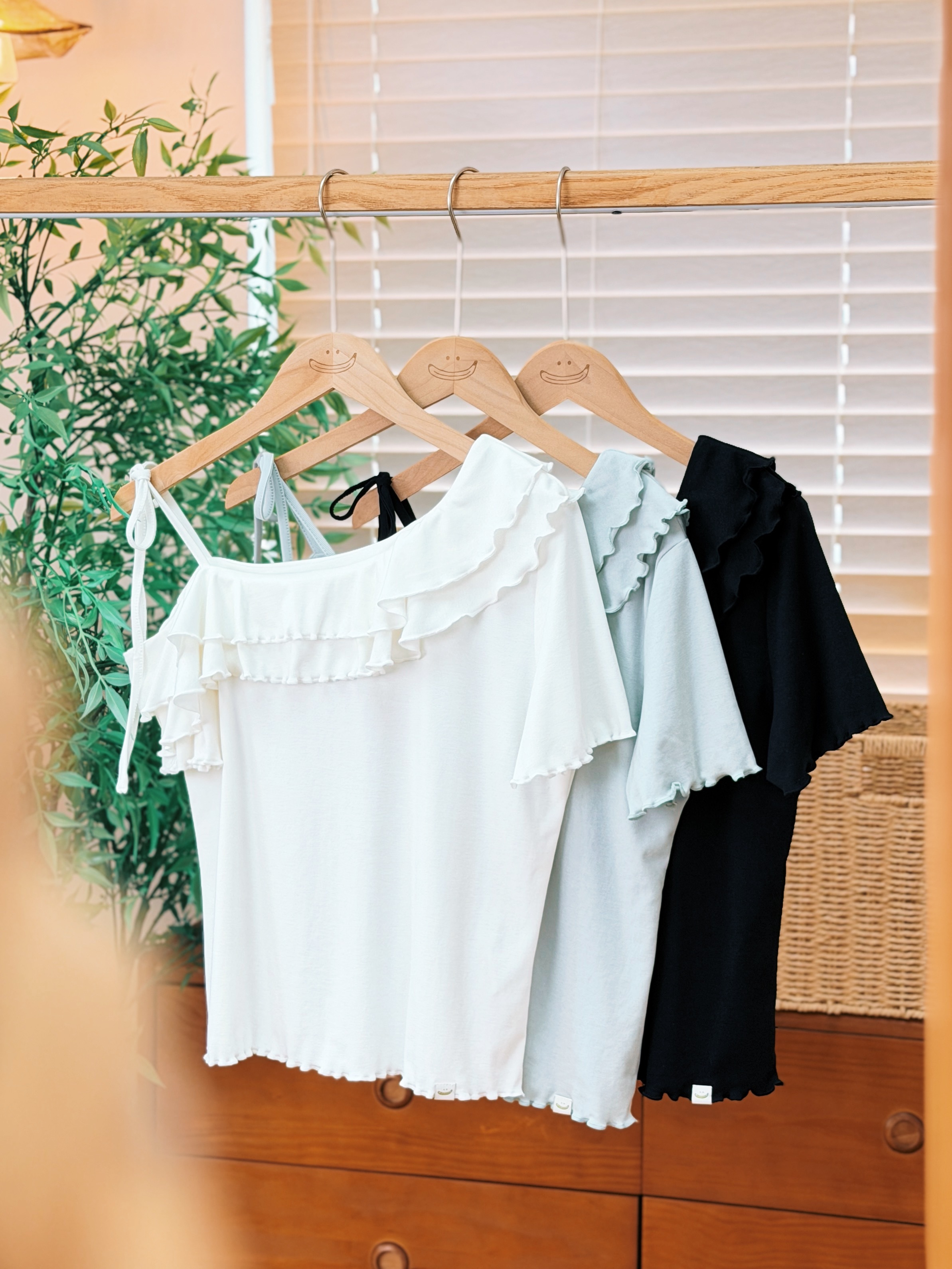 三色 / 雙層荷葉斜肩短袖上衣 / Double Flounce One-Shoulder Short Sleeve Top