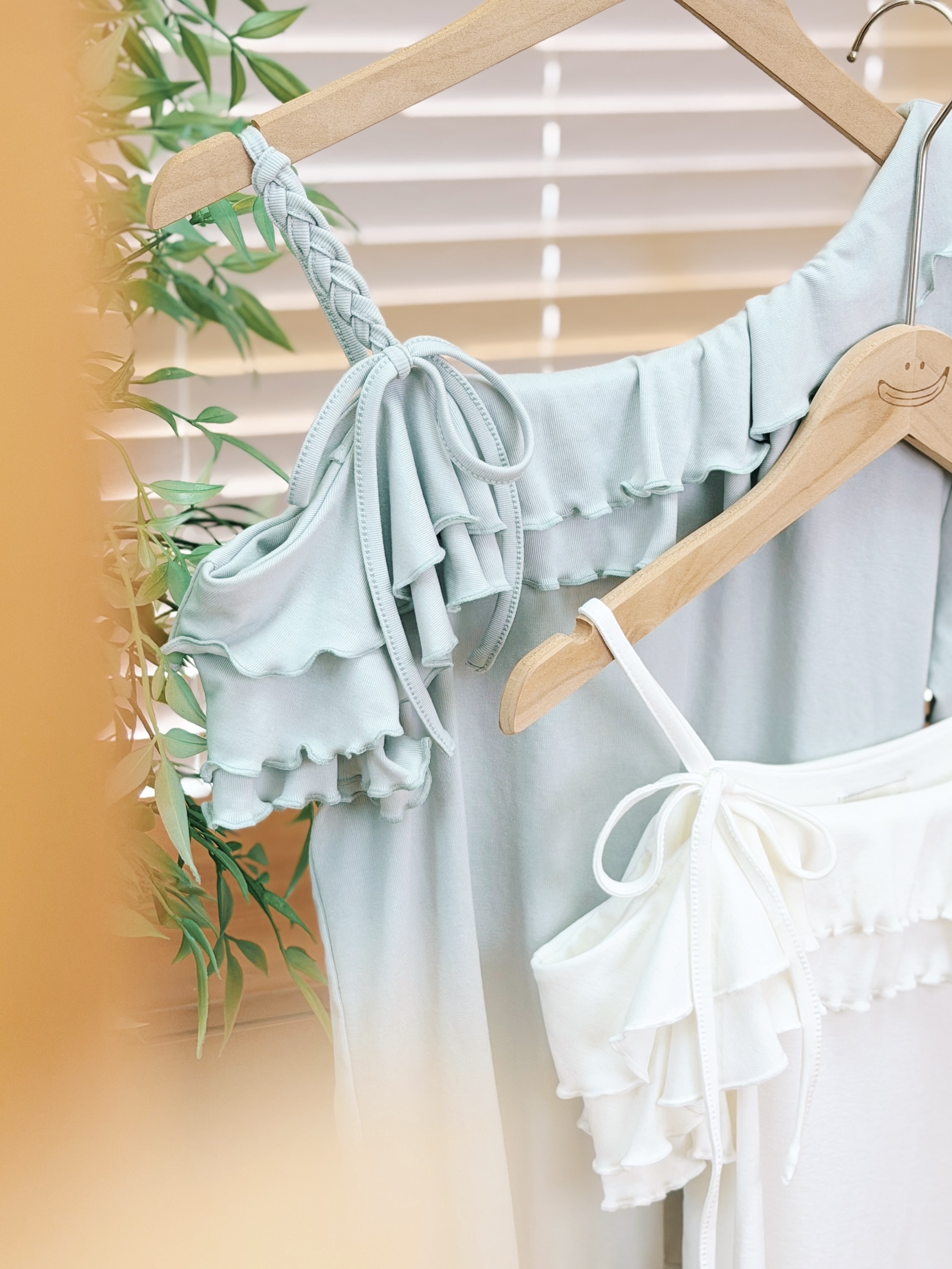 三色 / 雙層荷葉斜肩短袖上衣 / Double Flounce One-Shoulder Short Sleeve Top