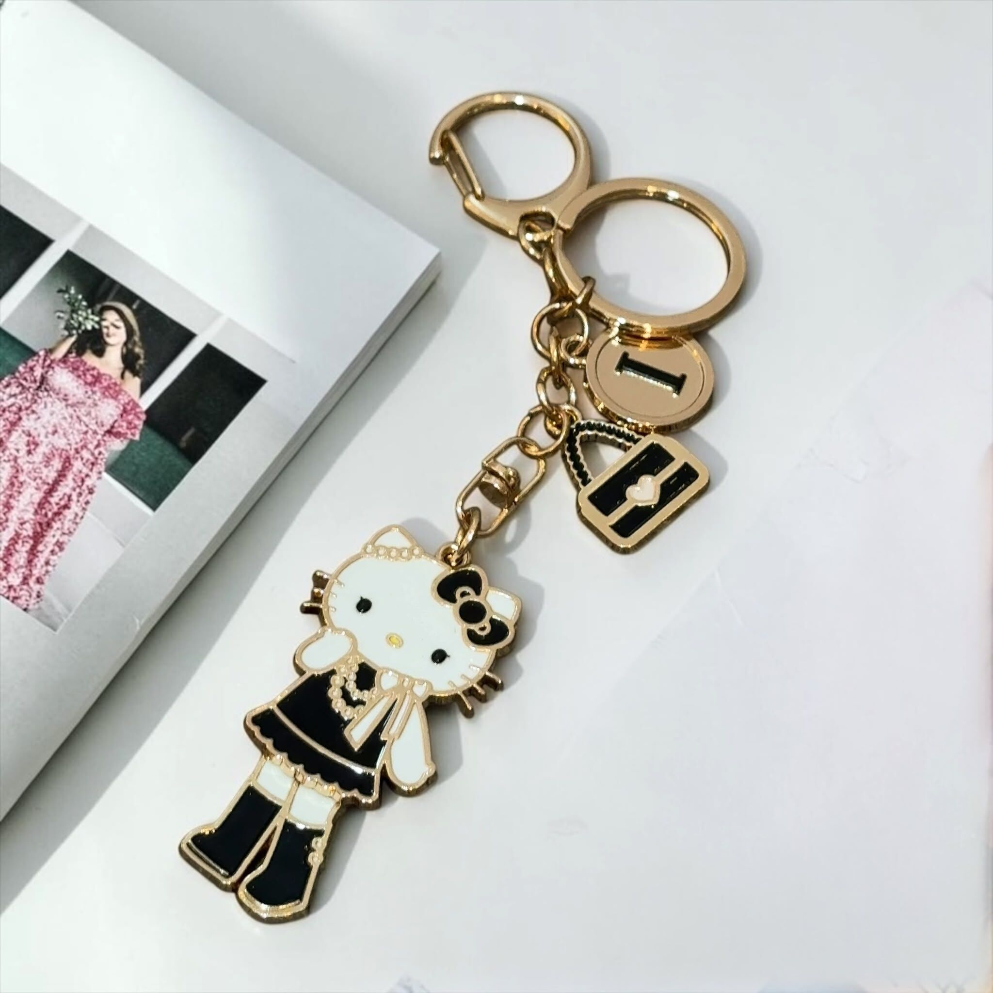 26085 Sanrio Hello Kitty 長腿系列 金屬掛飾  #TW-71126