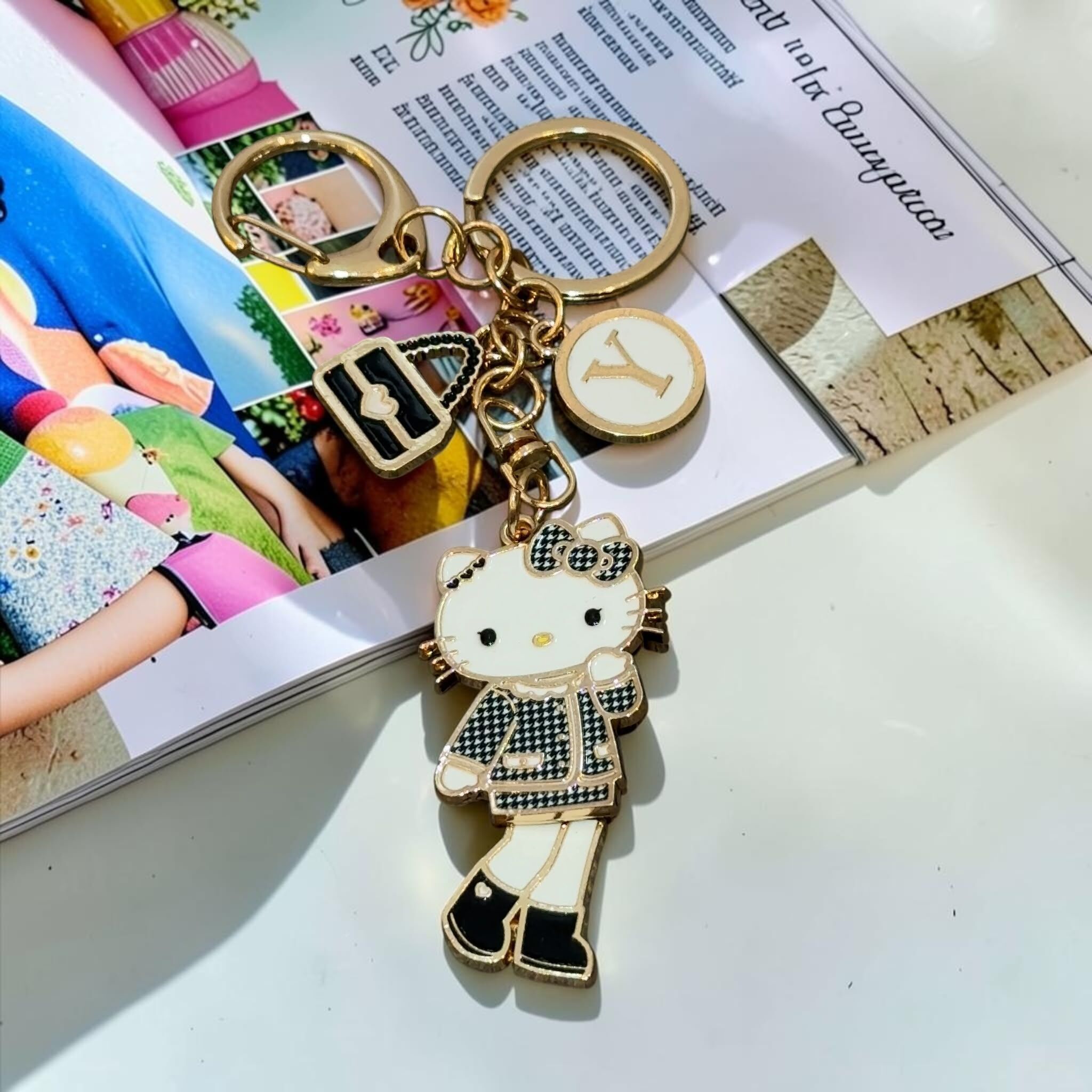 26085 Sanrio Hello Kitty 長腿系列 金屬掛飾 #TW-71126