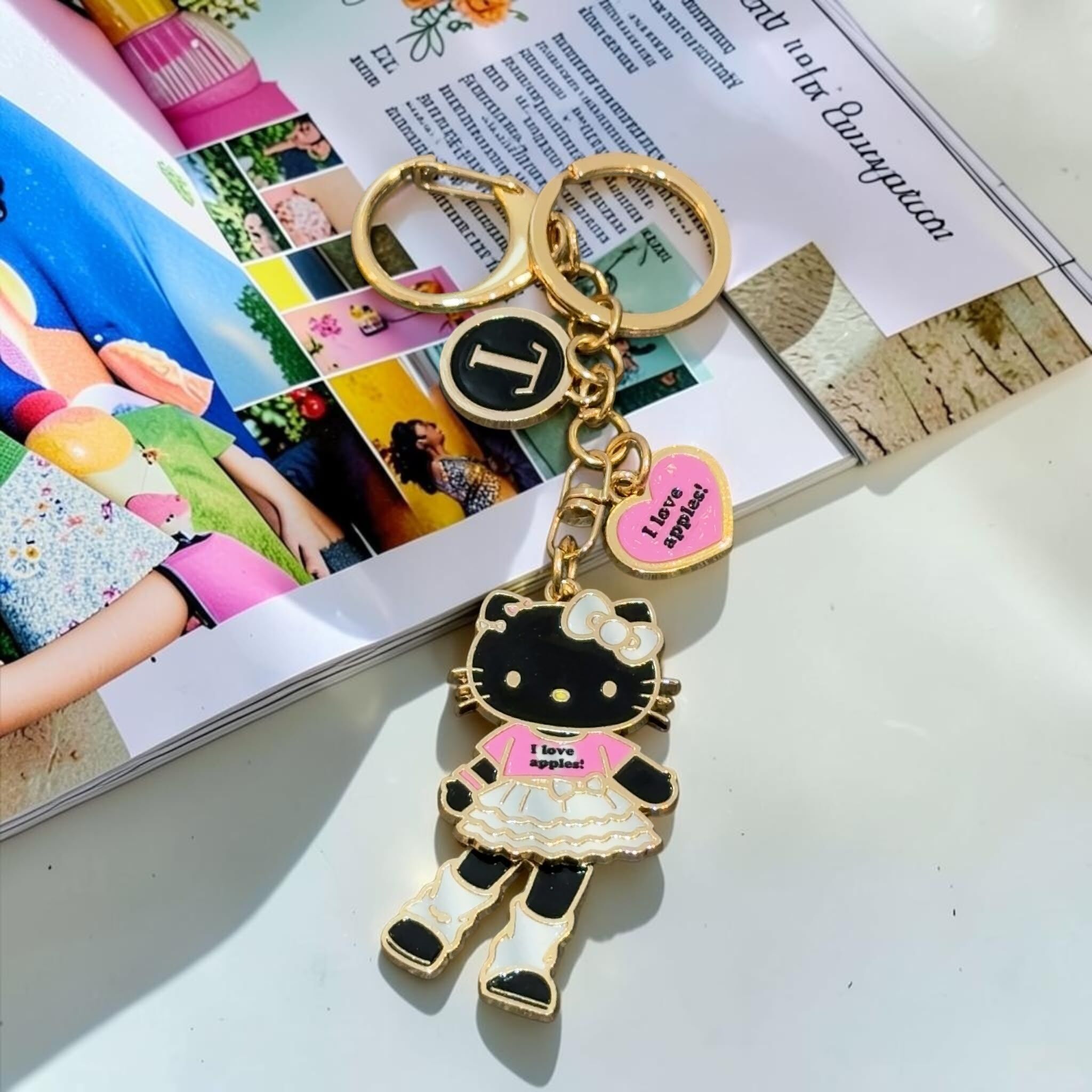 26085 Sanrio Hello Kitty 長腿系列 金屬掛飾 #TW-71126