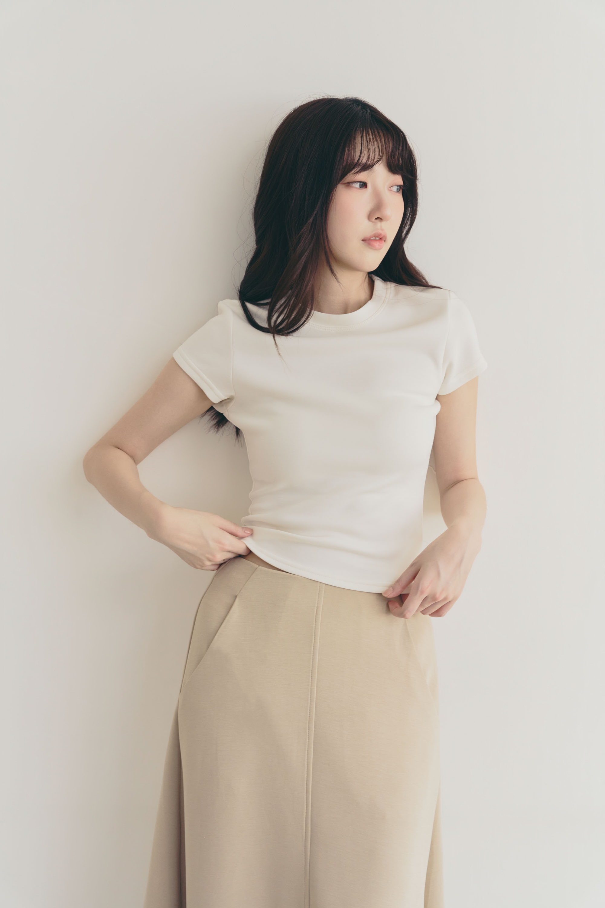 SAND SOFT 莫代爾顯曲線圓領T-SHIRT-白【L預購】