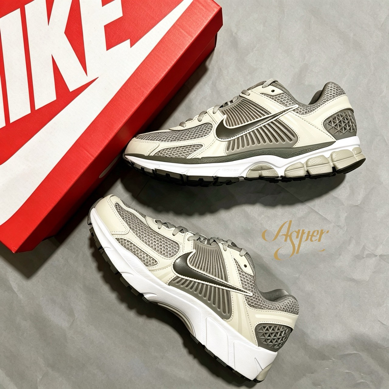 【官網限定】NIKE ZOOM VOMERO 5 ''Green Card'' 綠卡其色 FB9149-201 VII