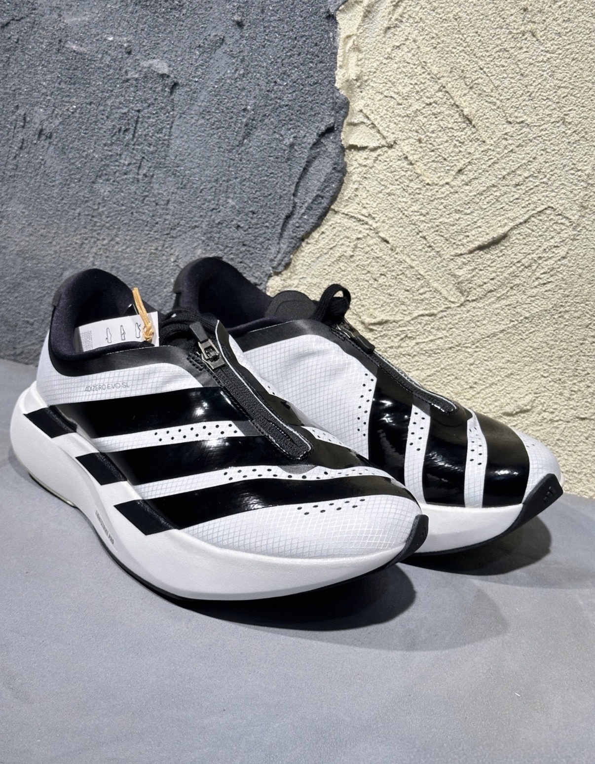 男鞋 ADIDAS ADIZERO EVO SL ZIP 白黑 拉鍊 止滑 抗扭 避震 彈性 輕量 運動 慢跑鞋【KH9623】