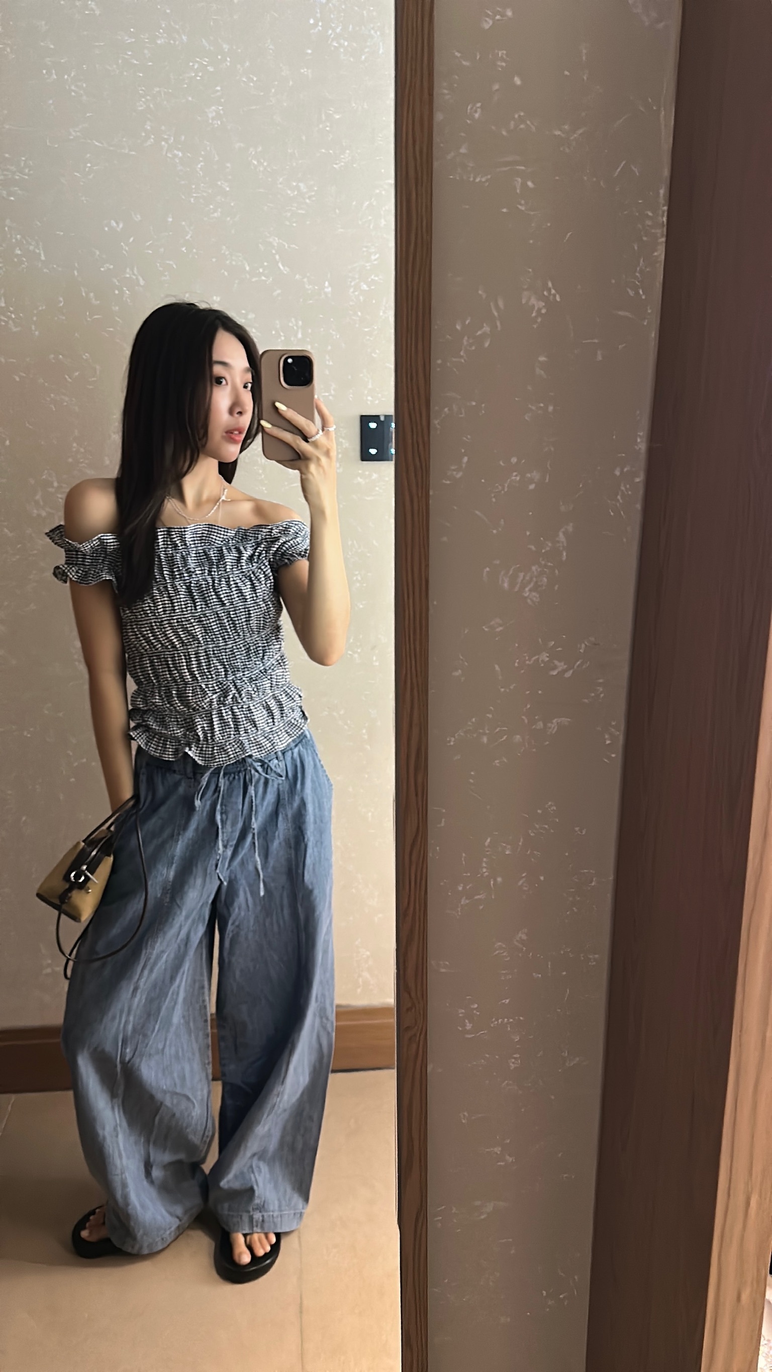 𝗝𝘂𝗻.𝟮𝟰/2623-微辣斜肩褶皺上衣(三色)