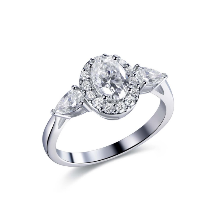AR34 R7011  Regal Oval Ring (莫桑石) $688