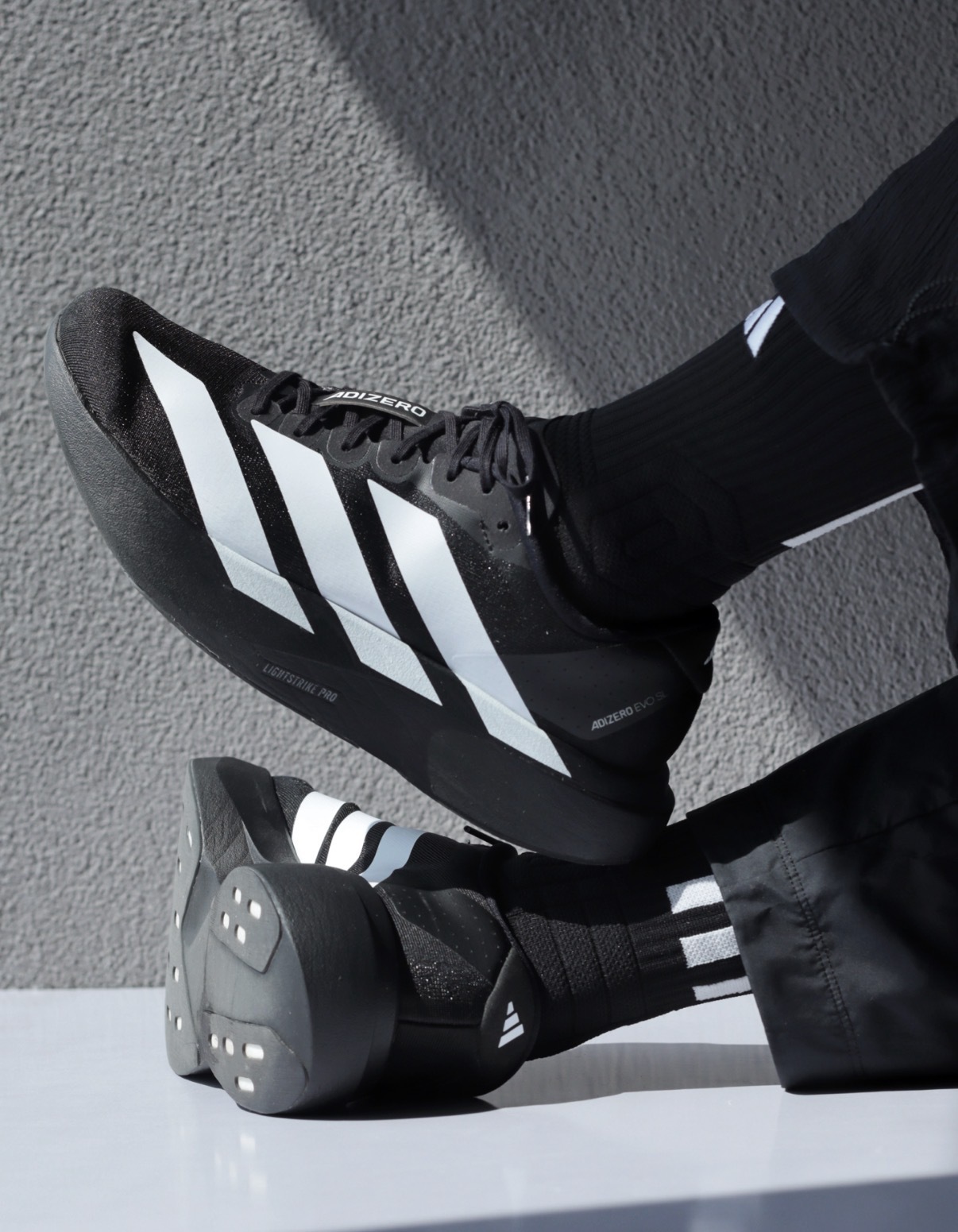 男鞋 ADIDAS ADIZERO EVO SL 黑白 止滑 抗扭 避震 彈性 運動 慢跑鞋【JP7149】