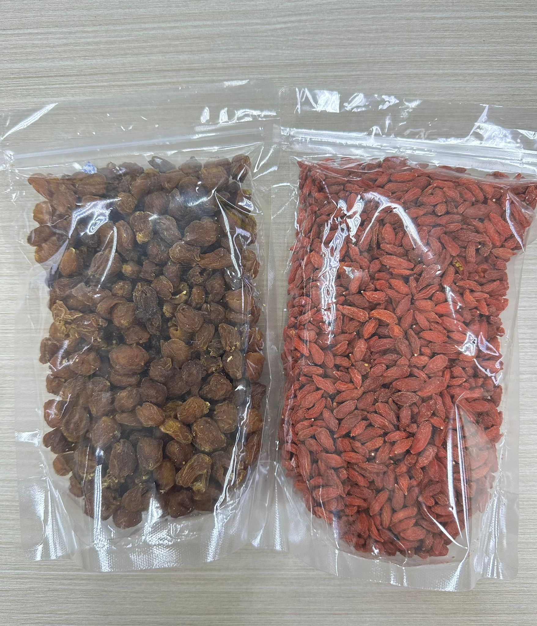 UY01 買一送一套裝:  頂級生曬桂圓肉300克  **送杞子300克 **到期日:約2028/12 **需冷藏於0-5℃度範圍內保存