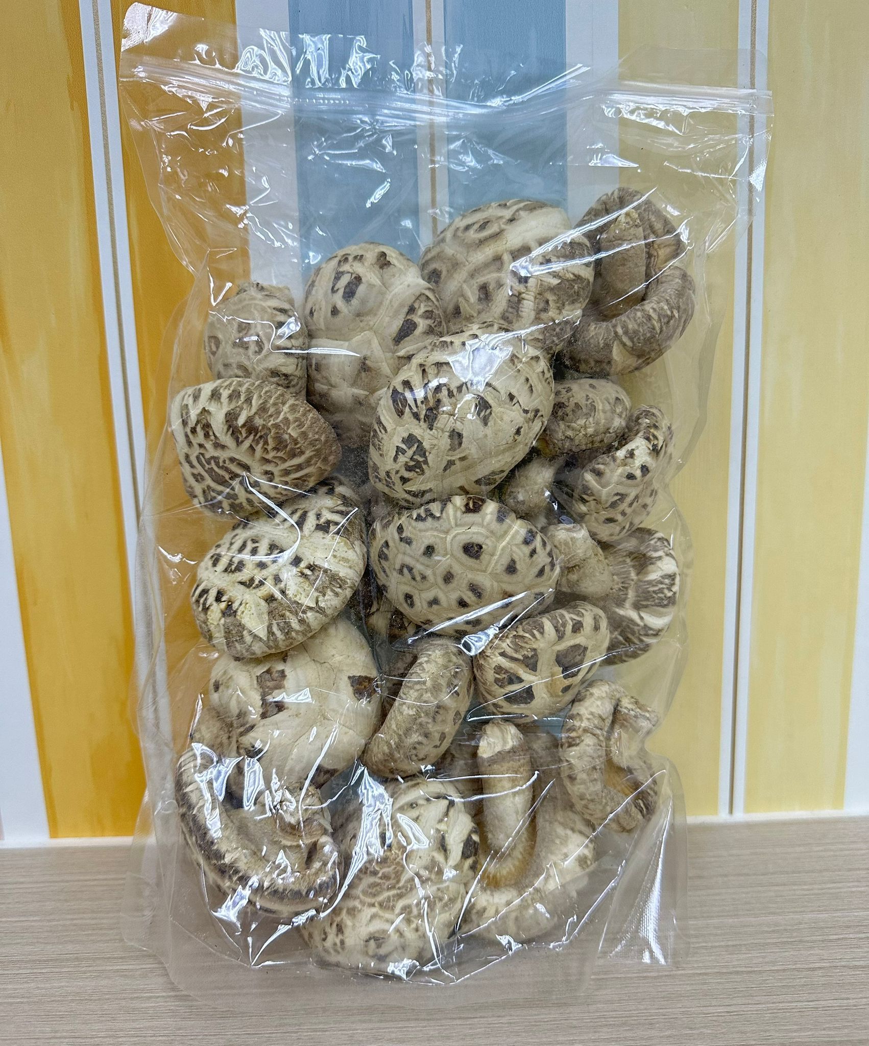 UY04 原木頂級花菇 450g **到期日:約2028/12 **需冷藏於0-5℃度範圍內保存