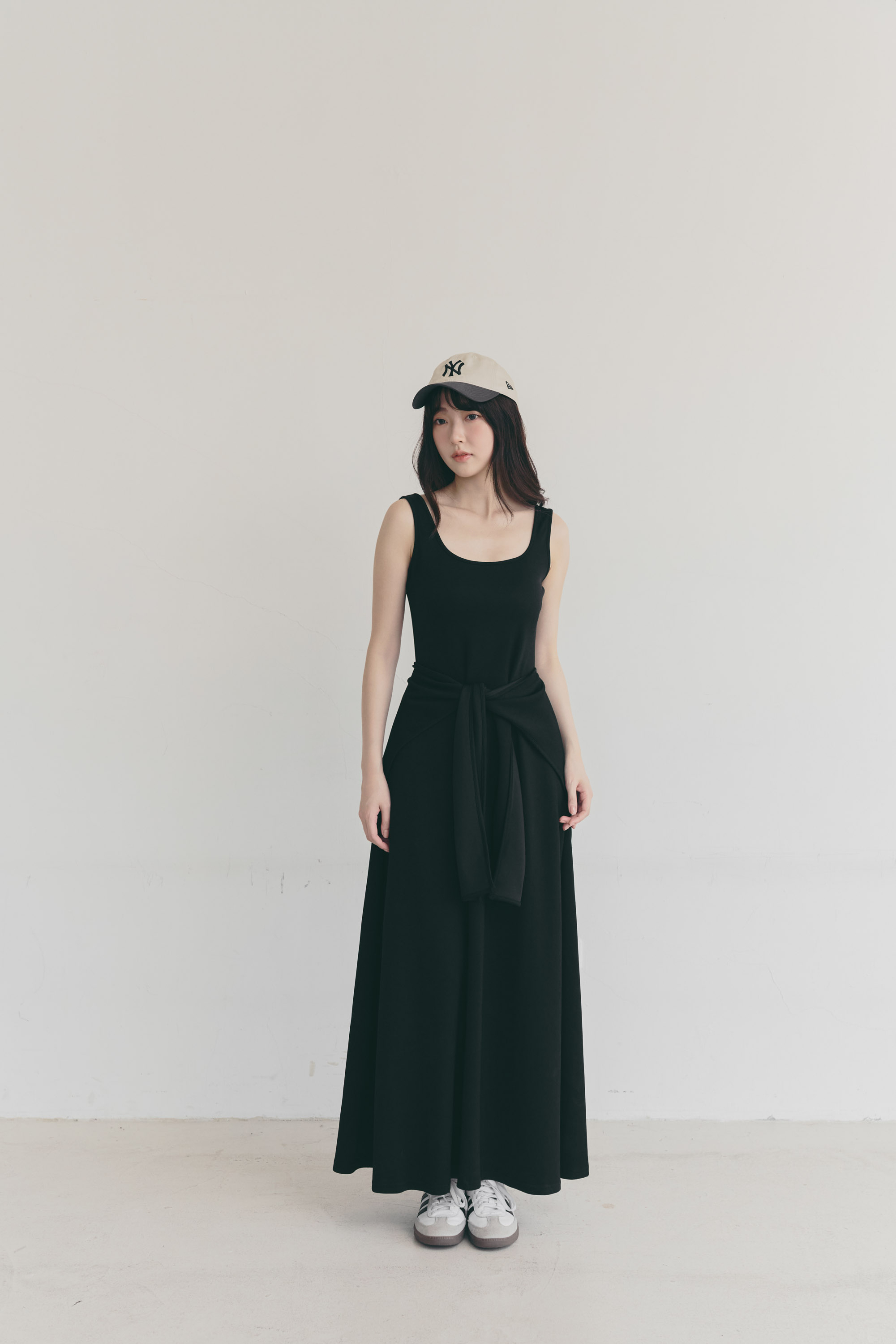 SAND SOFT 莫代爾修身U領背心BRA DRESS（附披肩）-黑【9月中陸續出貨】