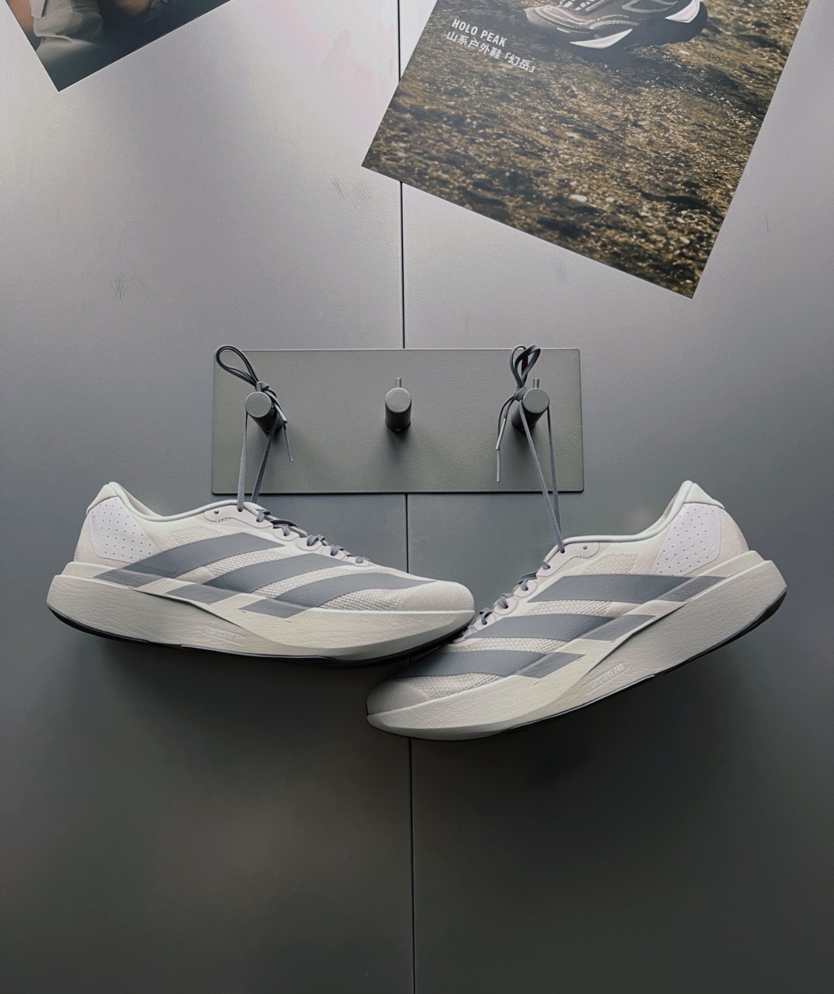 男鞋 ADIDAS ADIZERO EVO SL 淺灰 止滑 抗扭 避震 彈性 運動 慢跑鞋【KI7351】