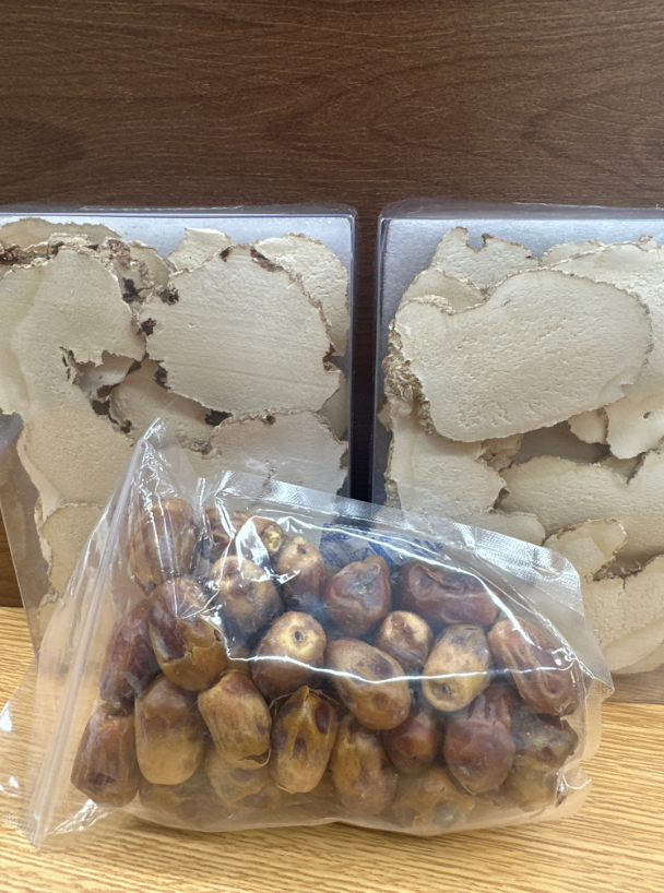 UY25 虎乳靈芝大片200克 (買一送一 共2件) **再送椰棗300克一包 **到期日:約2028/12 **需冷藏於0-5℃度範圍內保存