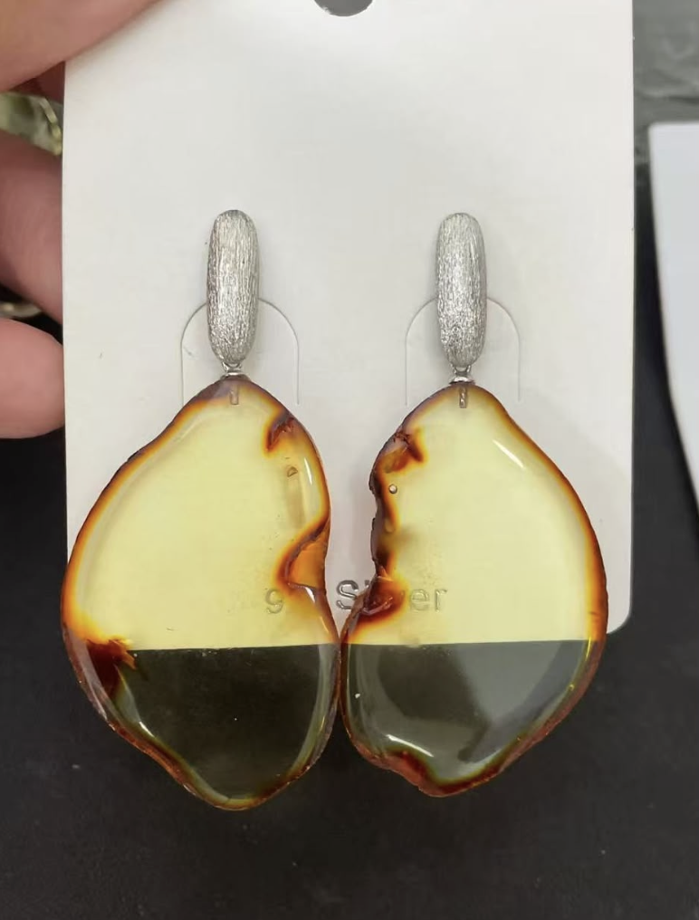 0810BA24-BALTICAMBER-RING-俄羅斯純銀鑲嵌 帶原皮金珀耳環（A24）