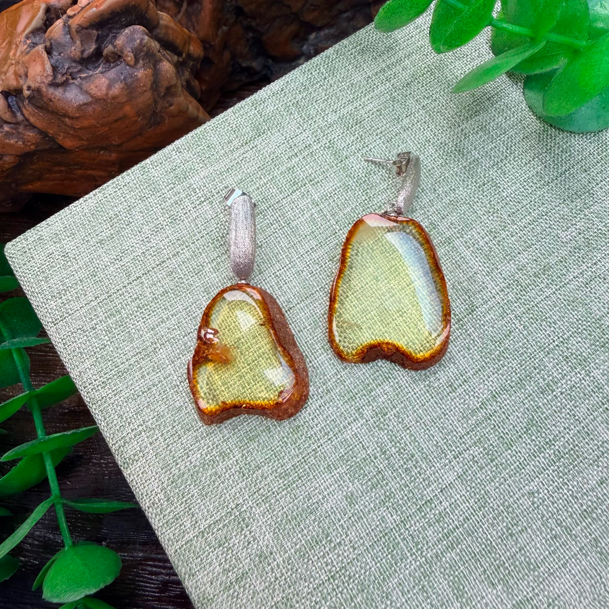 0810BA25-BALTICAMBER-RING-俄羅斯純銀鑲嵌 原皮金珀耳環（A25）