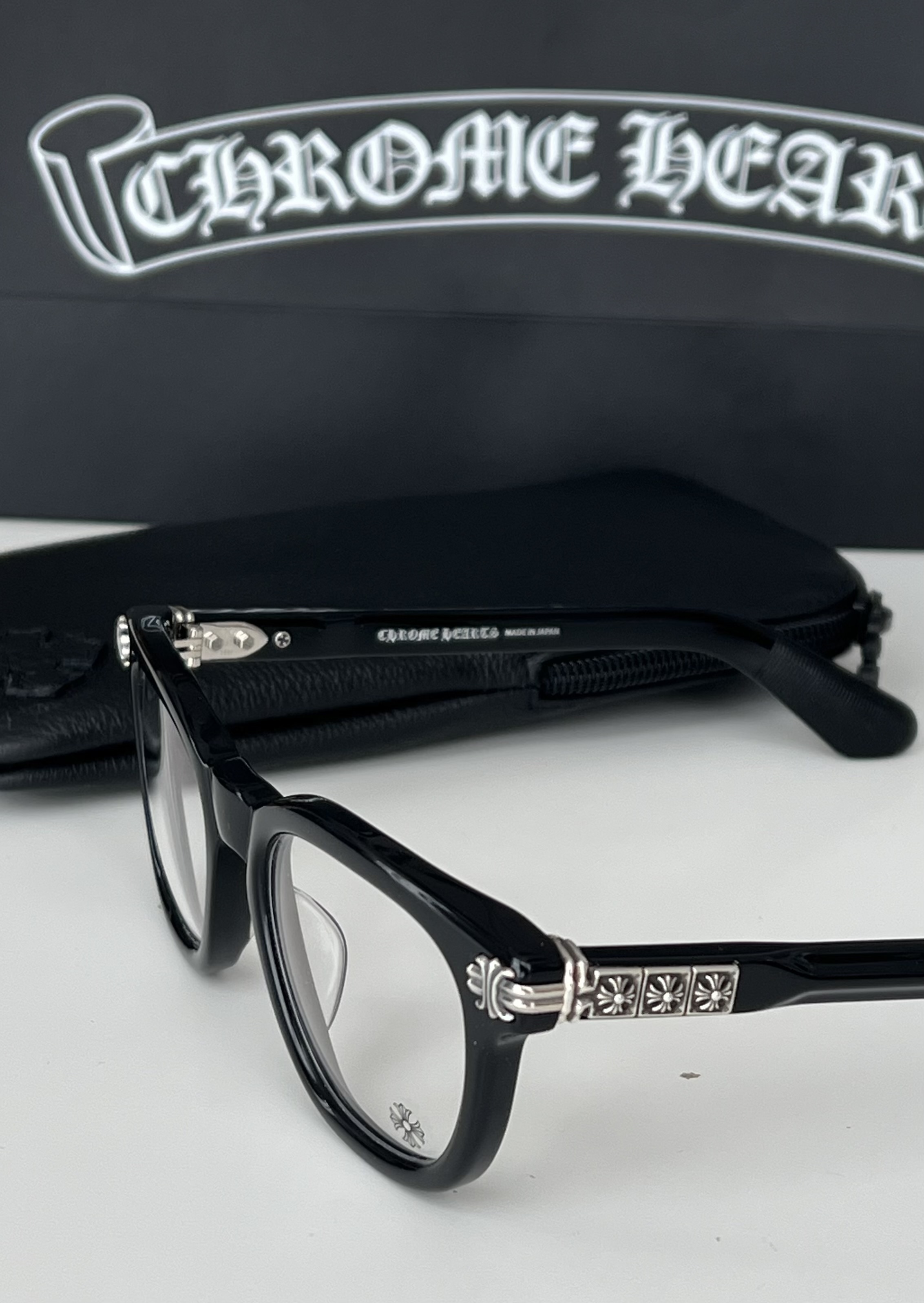 Chrome hearts smoke show black color