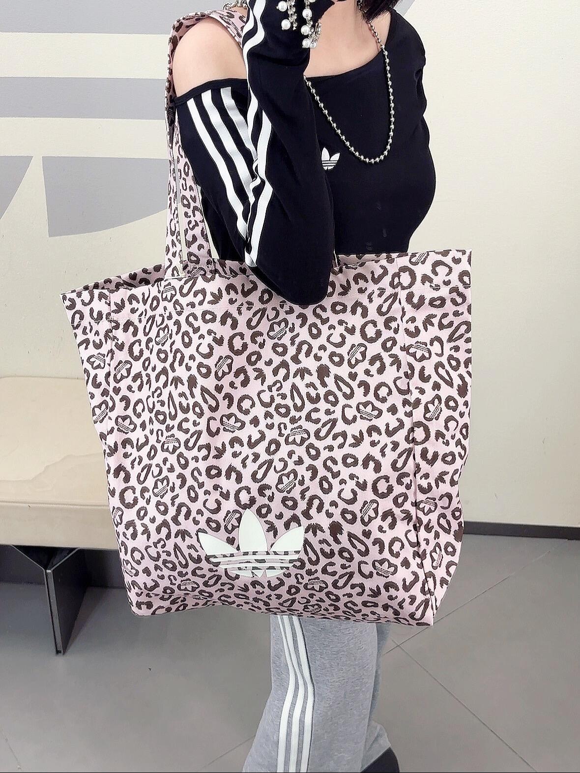 【預購】Adidas Originals 粉紅豹 豹紋 手提 肩背 托特包 LC8238