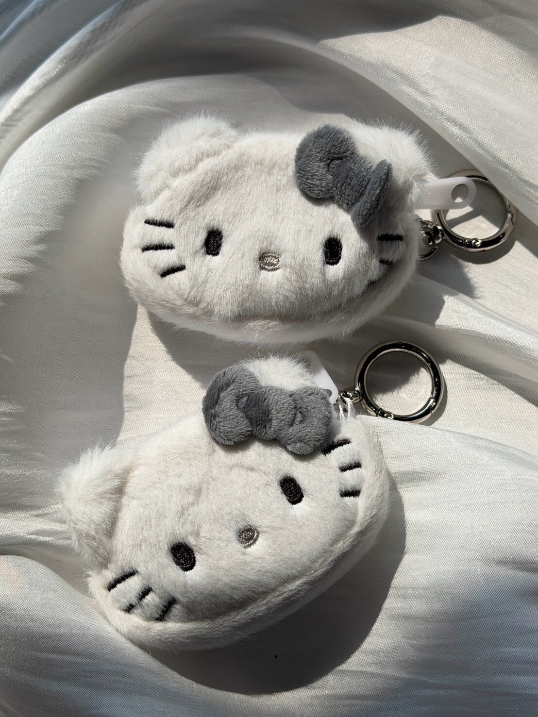 韓國限定 Hello Kitty 銀白配色 零錢包吊飾 毛絨娃娃掛件