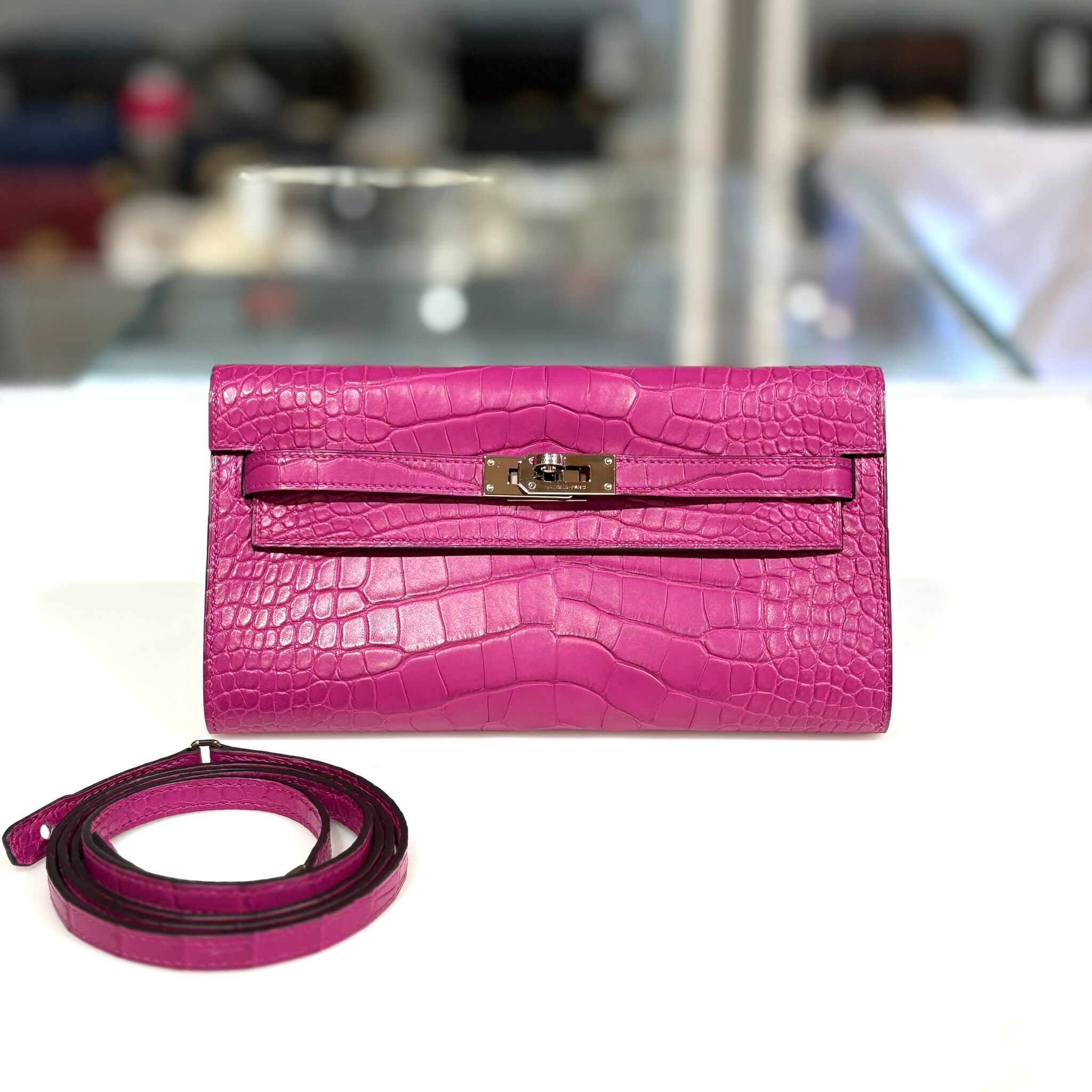全新HERMES KELLY TO GO,  Z,  J5 PHW 天方夜譚紫,霧面鱷魚皮銀扣,Crocodile, #KTG, #BRAND NEW #香榭站正品