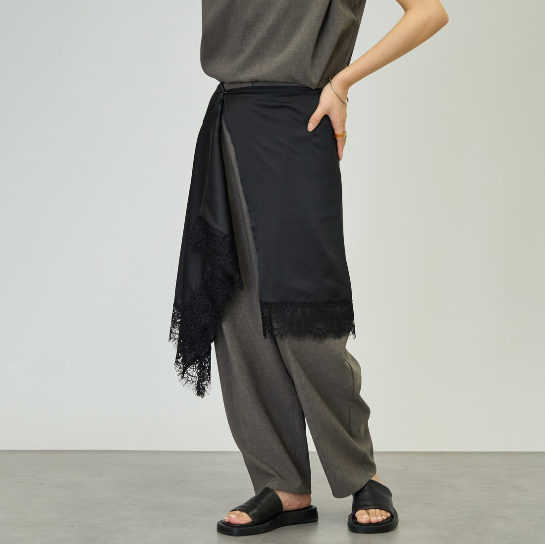 SELECT / Multi Way Lace Scarf