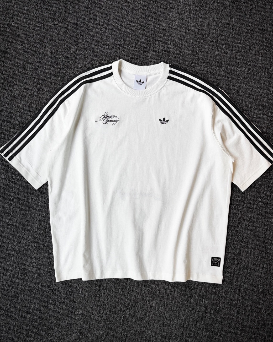 【APAIR】預購 ADIDAS ORIGINALS OG 白黑 三線 歌德字體 寬版短T LD3868
