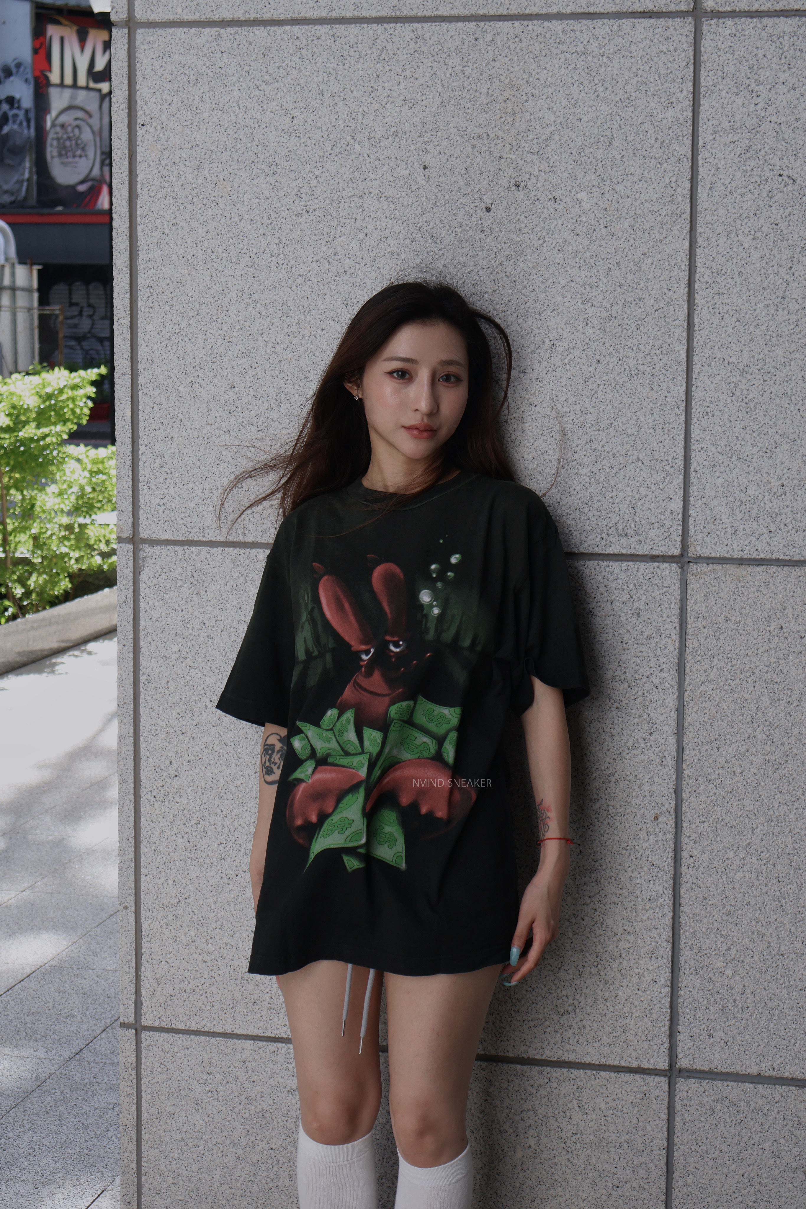 <快速出貨> Travis Scott X 海綿寶寶 蟹老闆抱美金 短踢