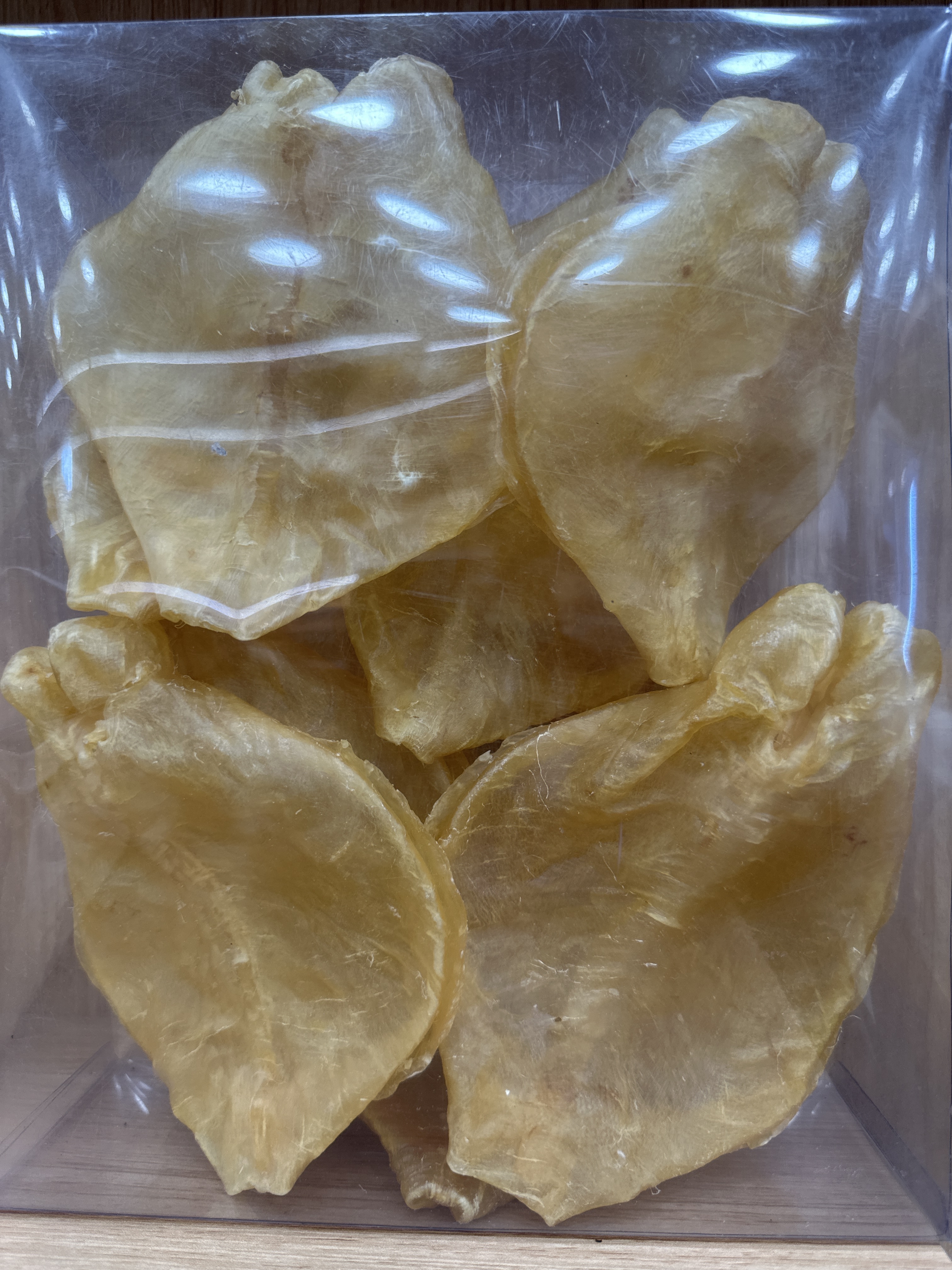 UY78 頂級厚身花膠扒  每斤13-15隻  **送螺片一斤 **到期日:約2028/12 **放置於陰涼乾燥處 ，並避免陽光照射