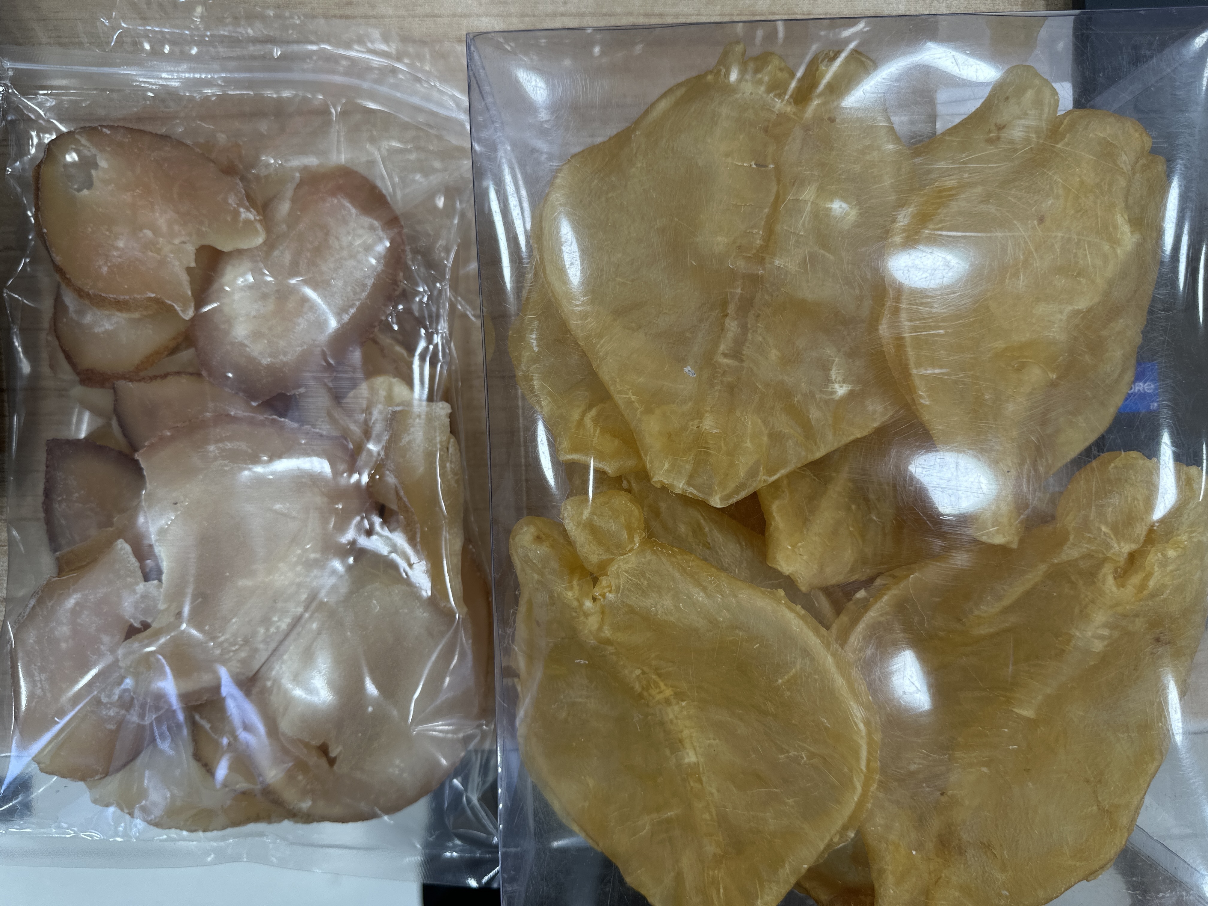 UY78 頂級厚身花膠扒  每斤13-15隻  **送螺片一斤 **到期日:約2028/12 **放置於陰涼乾燥處 ，並避免陽光照射