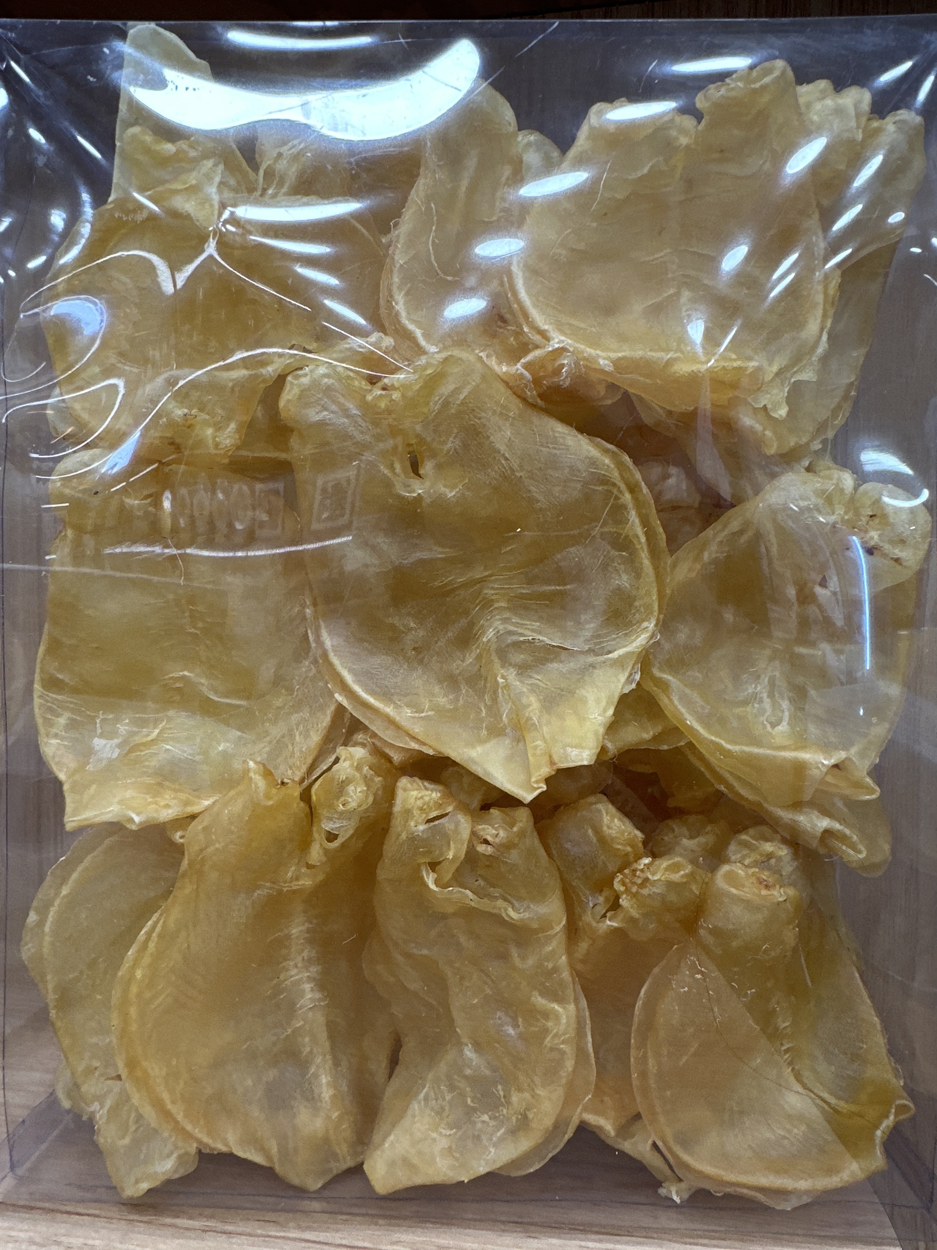 UY79 頂級厚身花膠扒  每斤52-58只  **送遠年新會老陳皮4兩  價值$388 **到期日:約2028/12 **放置於陰涼乾燥處 ，並避免陽光照射