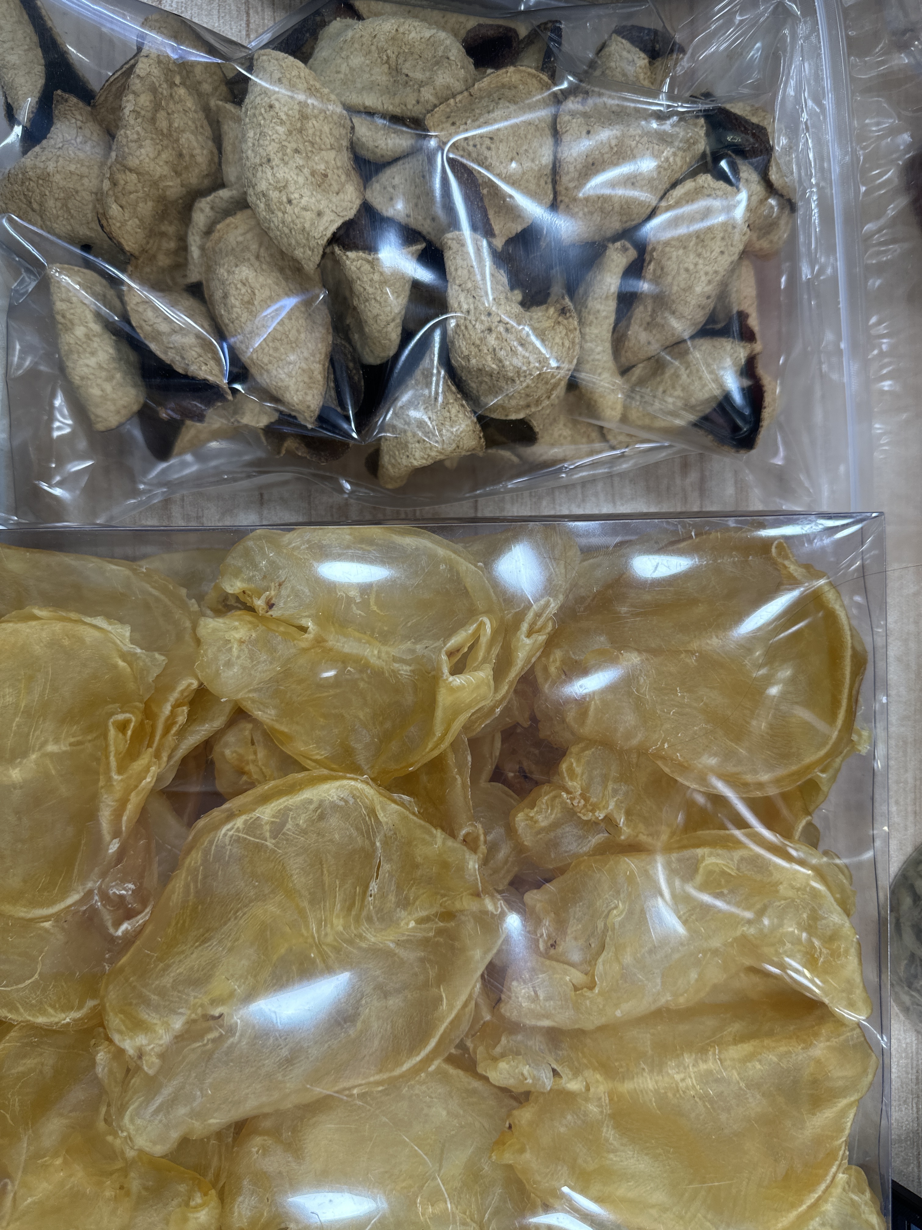 UY79 頂級厚身花膠扒  每斤52-58只  **送遠年新會老陳皮4兩  價值$388 **到期日:約2028/12 **放置於陰涼乾燥處 ，並避免陽光照射