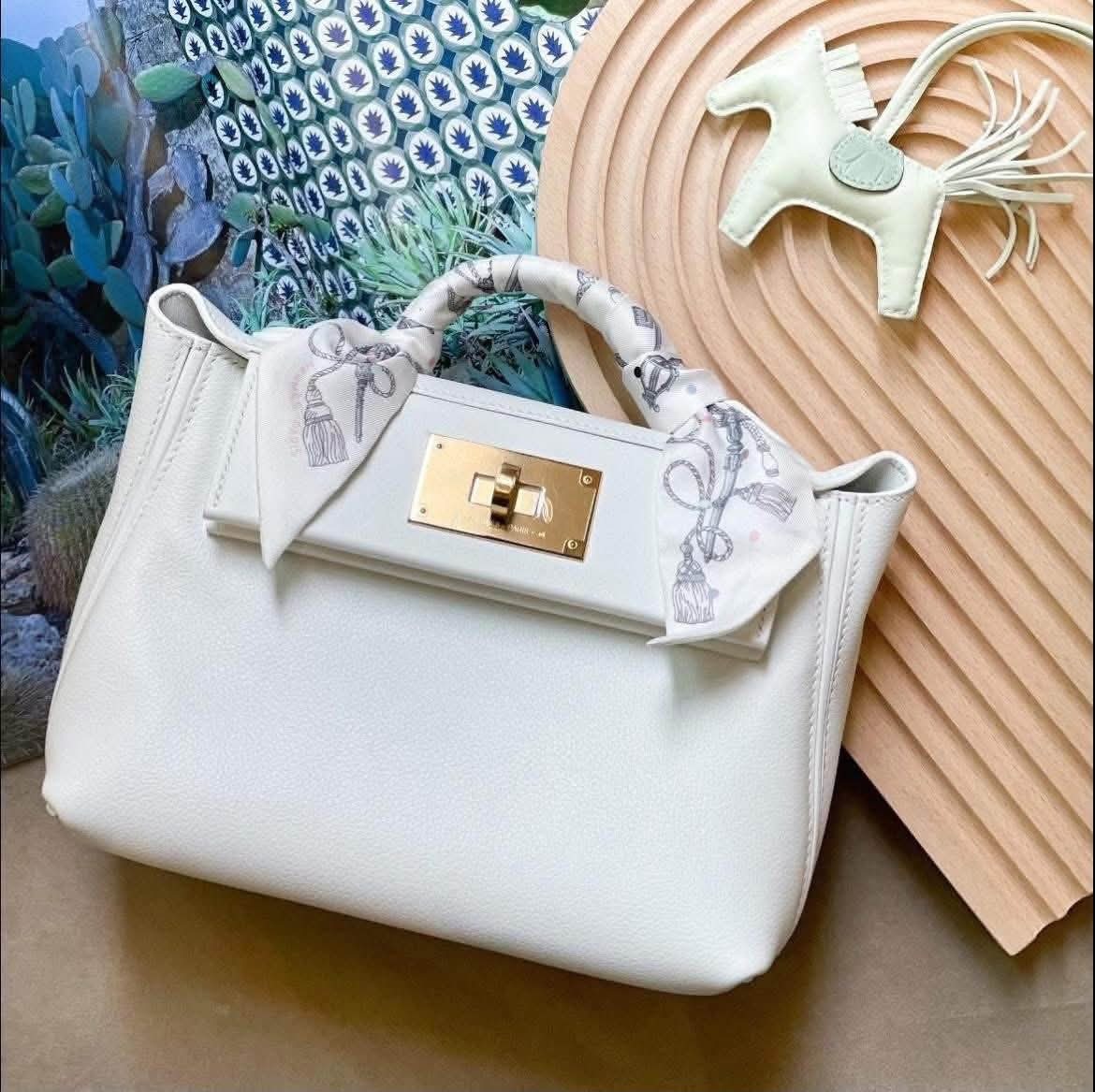 Hermès 24/24 Mini Evercolor Leather New White GHW HK$5x,xxx (HK$2,000 即時落訂)