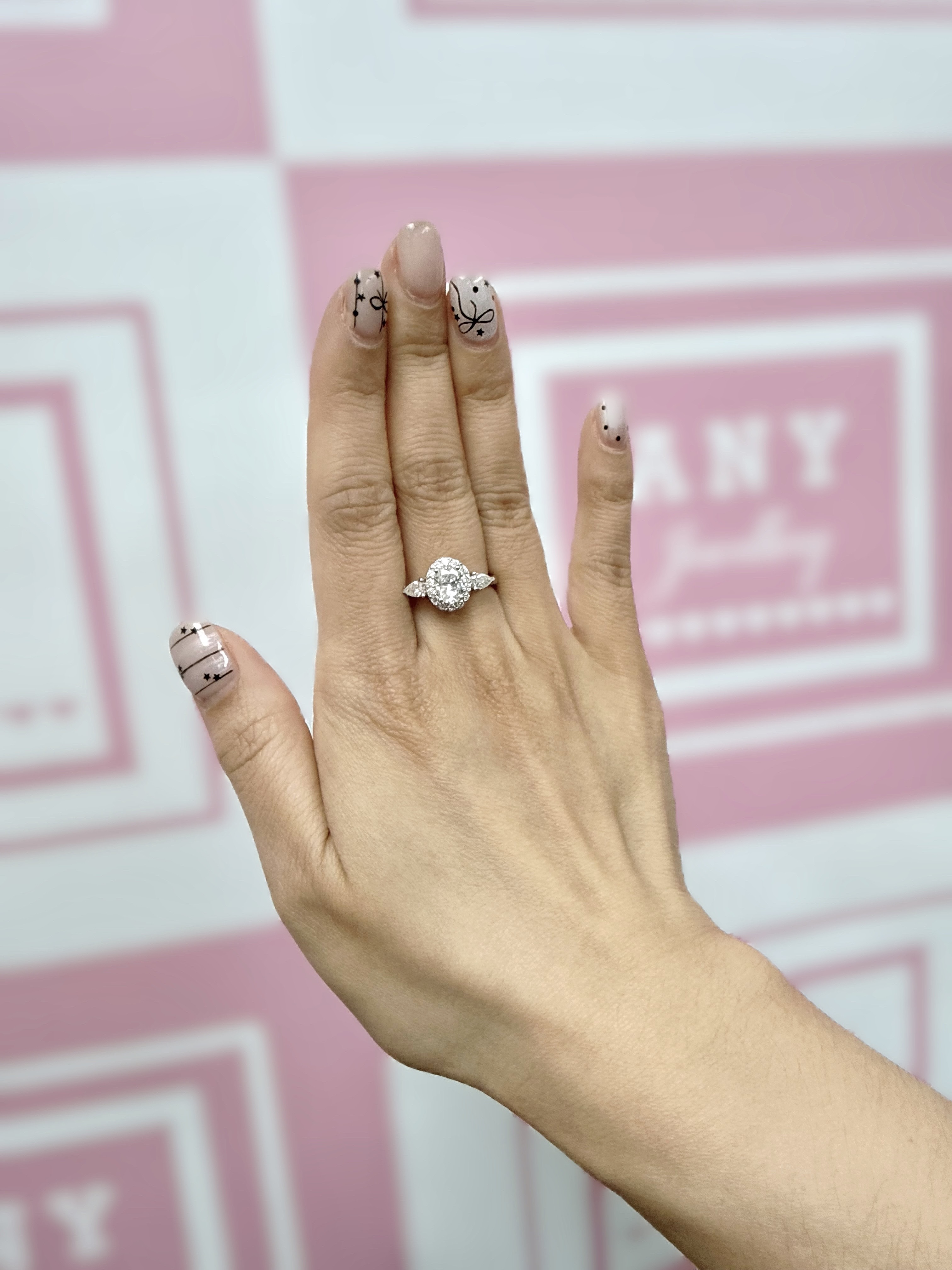 AR34 R7011  Regal Oval Ring (莫桑石) $688