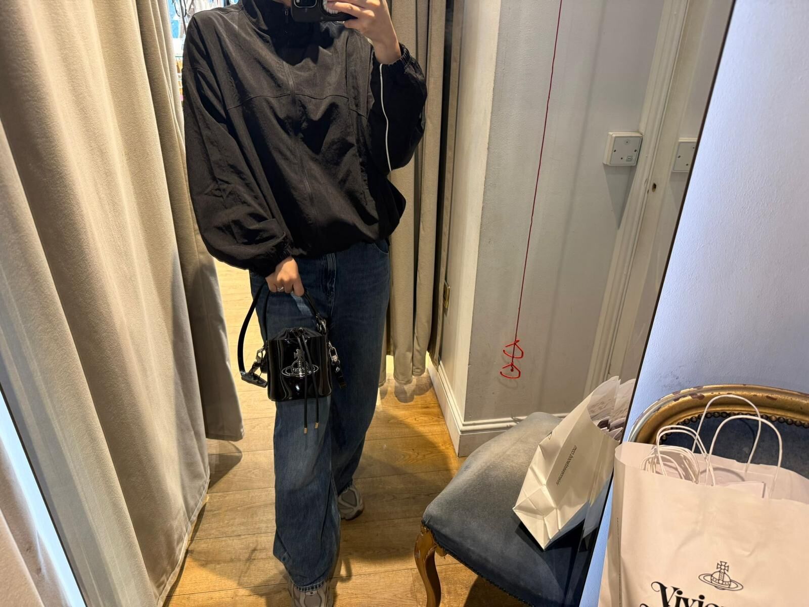 LYS02253 Vivienne Westwood Daisy 漆皮水桶包