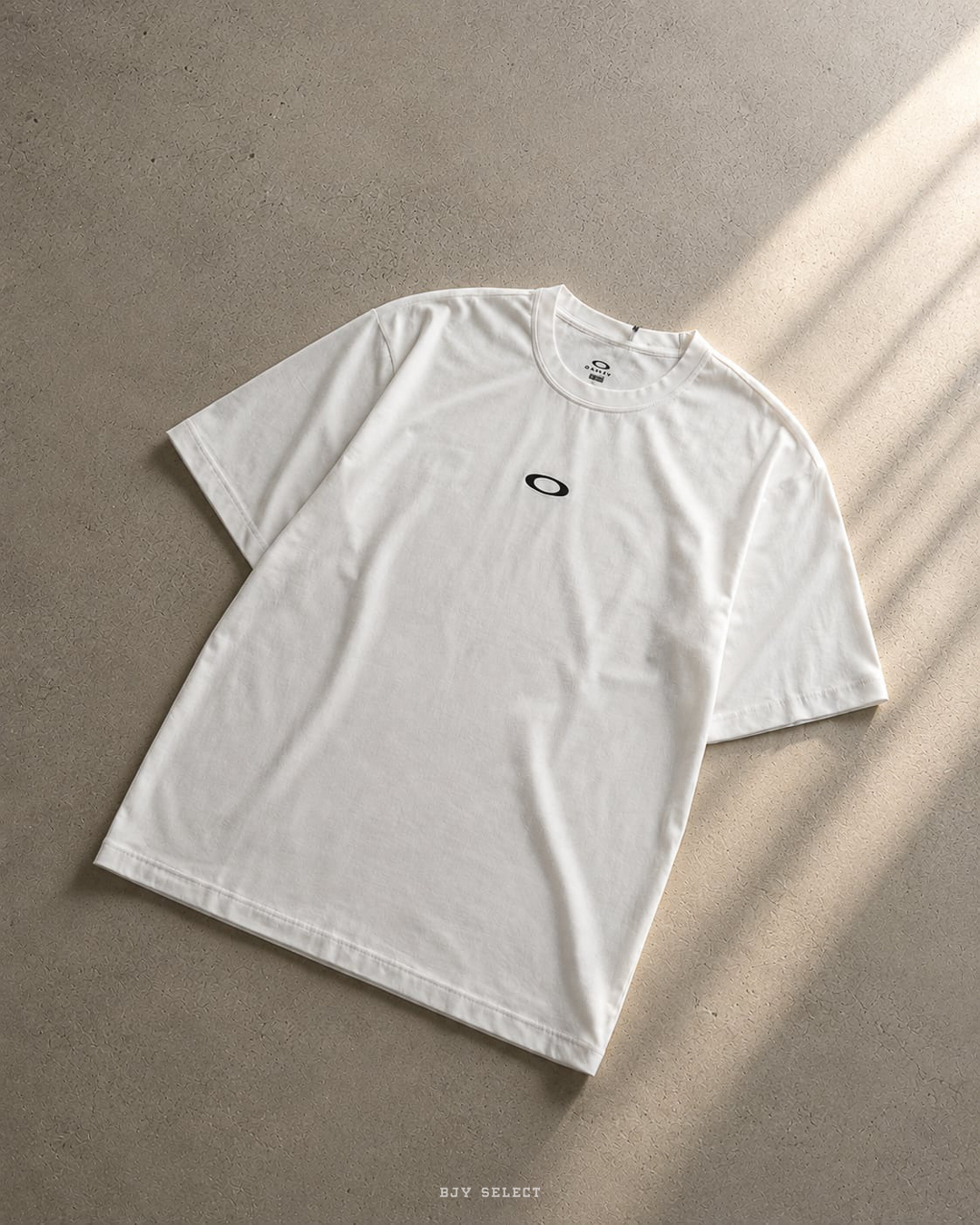 【日本限時連線代購】現貨 OAKLEY Hydrolix™ 胸口刺繡 排汗運動短踢 FOA407666 白
