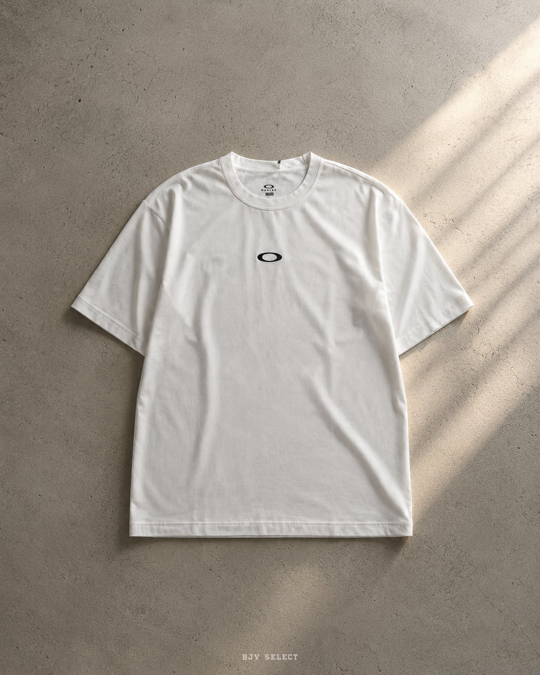 【日本限時連線代購】現貨 OAKLEY Hydrolix™ 胸口刺繡 排汗運動短踢 FOA407666 白