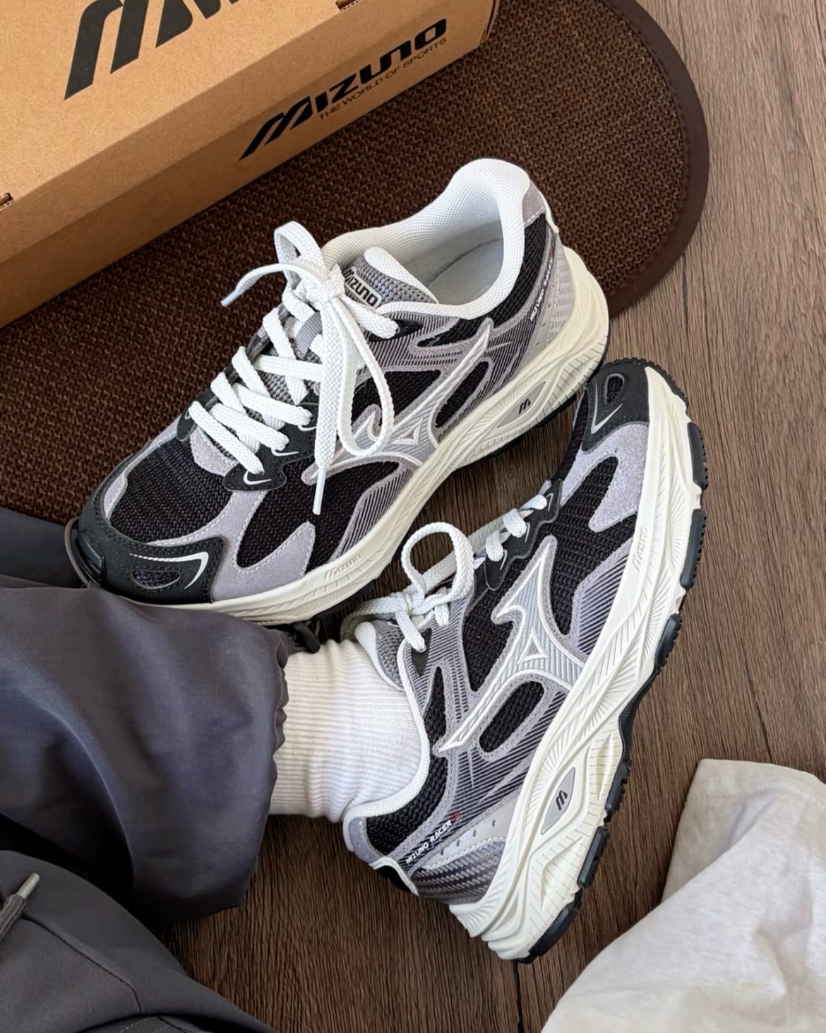 [預訂] MIZUNO Racer S | 黑灰