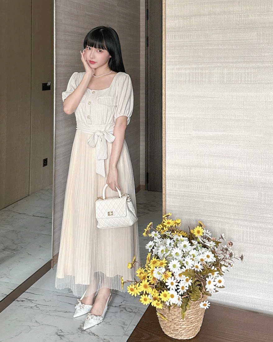 LINA LINA氣質雋永華夫格排釦百褶洋裝附綁帶-柔美杏
