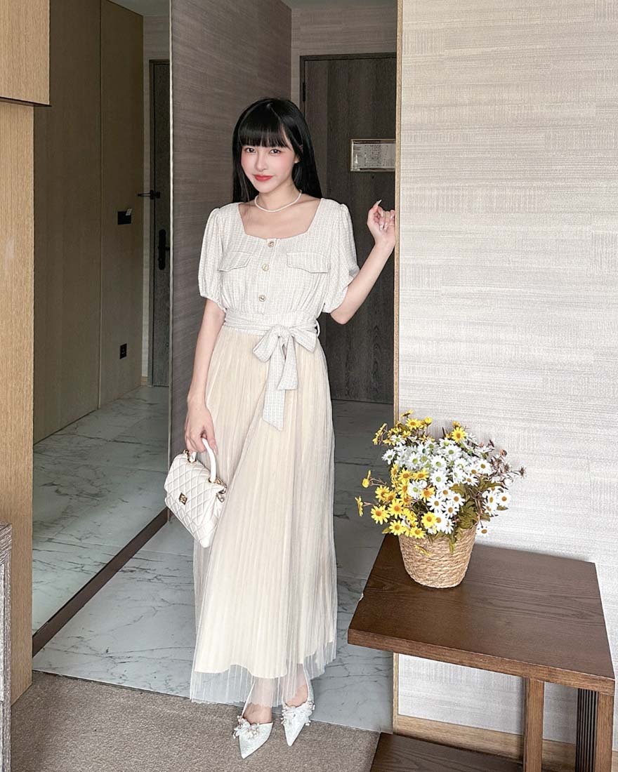 LINA LINA氣質雋永華夫格排釦百褶洋裝附綁帶-柔美杏