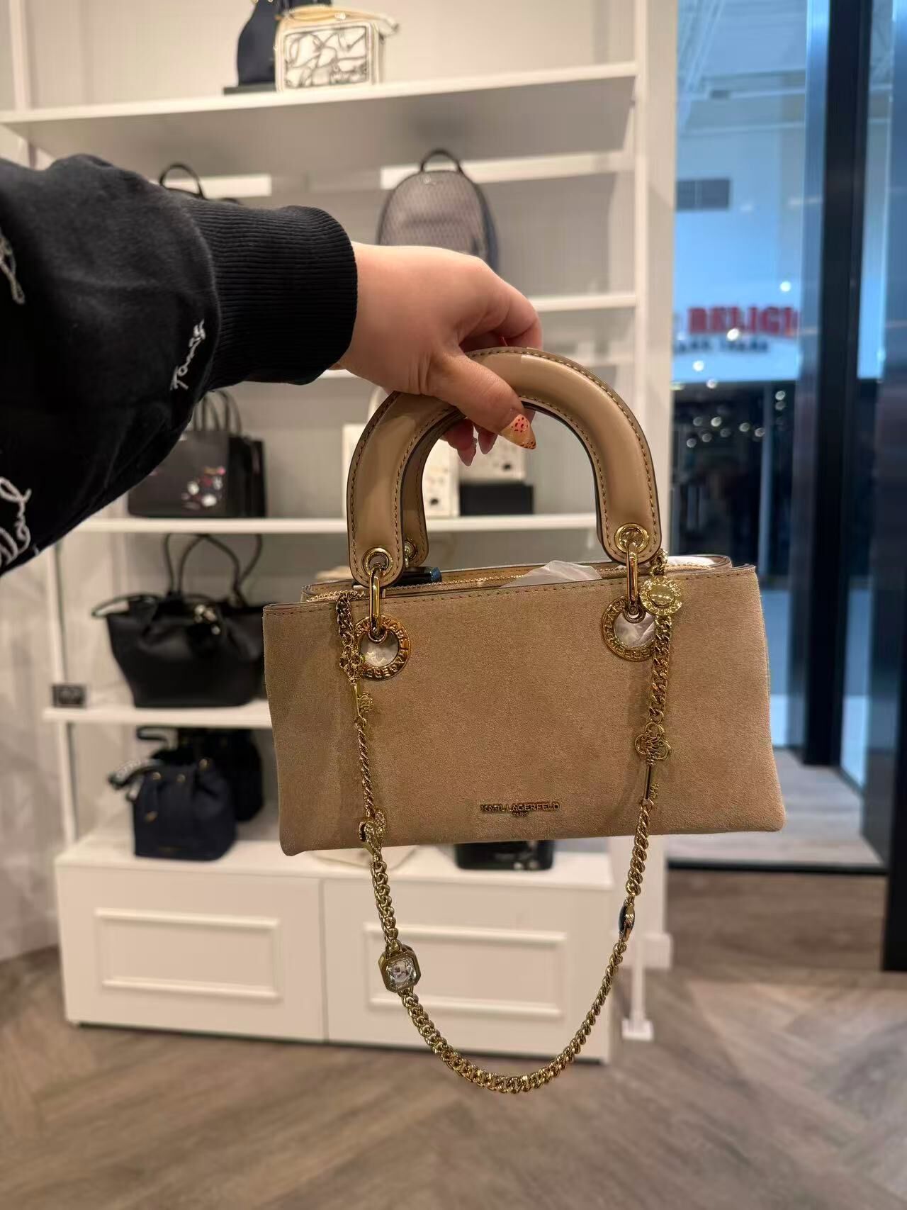 【預購】KARL LAGERFELD H0811100 Benoite 麂皮單肩包