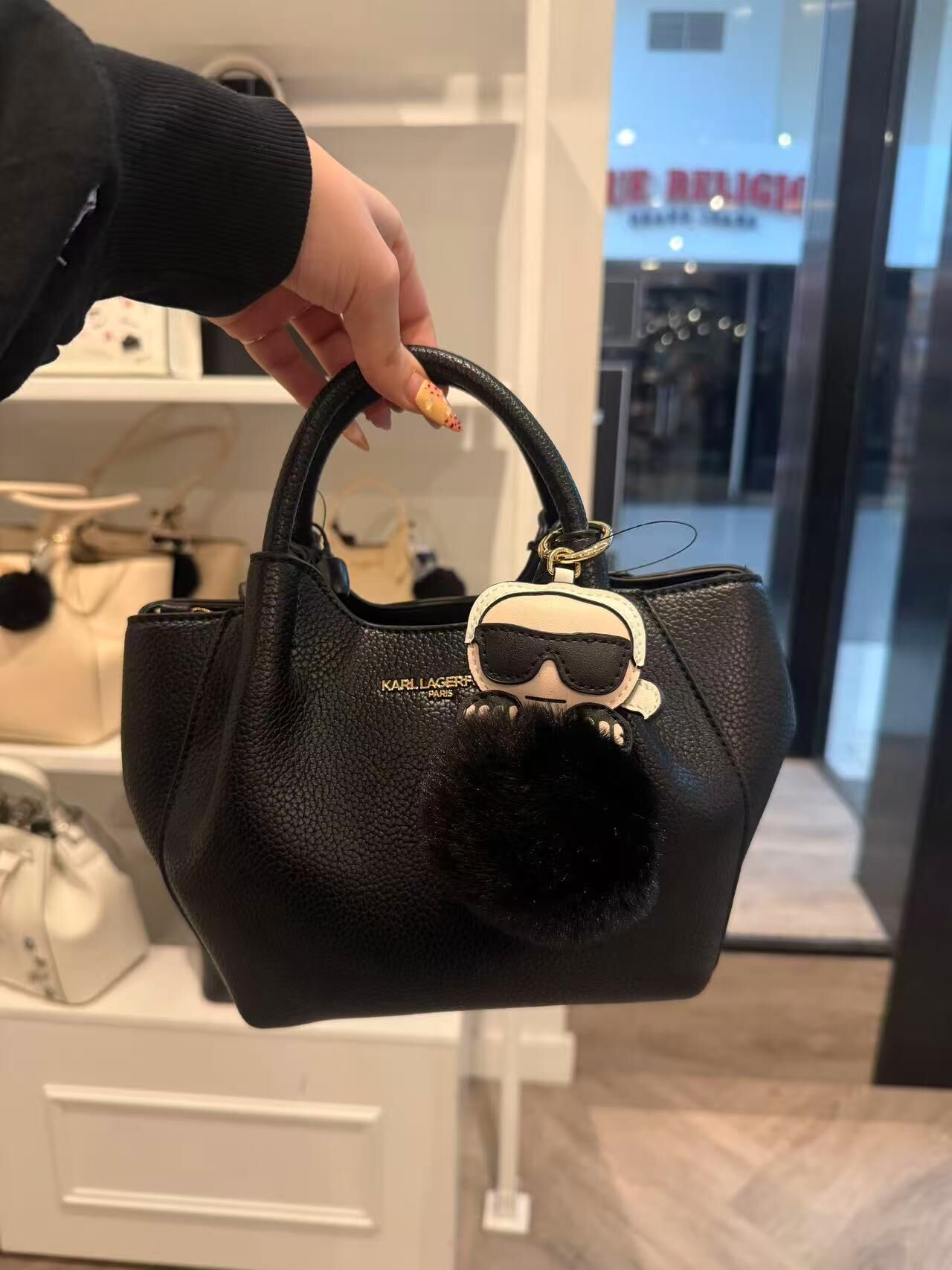 【預購】KARL LAGERFELD H0811102 Croix 毛球手提斜挎包