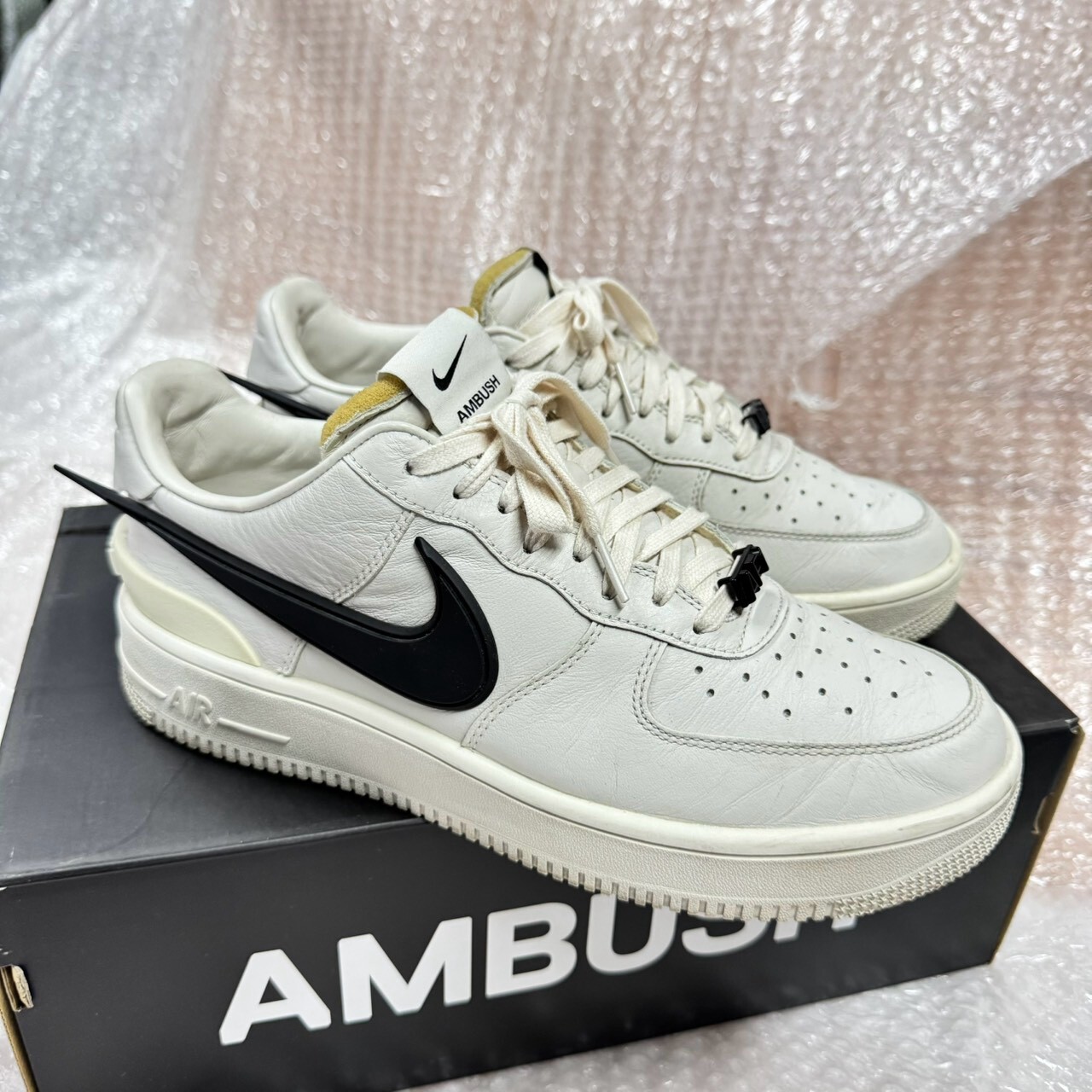 二手商品（現貨在店）US10/28CM 原盒 AMBUSH x NIKE AIR FORCE 1 白色 AF1 白黑 低筒 休閒鞋【DV3464-002】