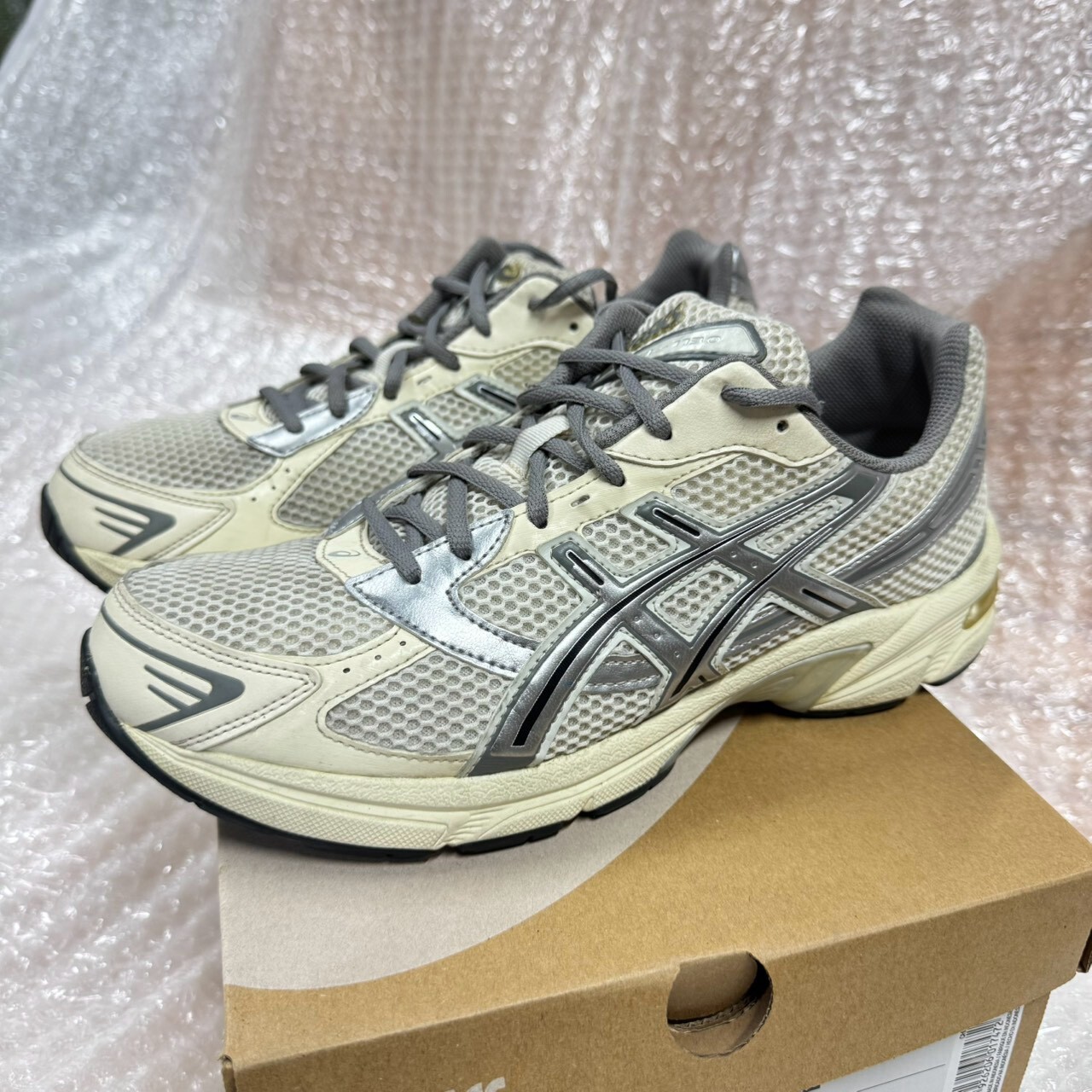 二手商品（現貨在店）28CM 原盒 ASICS GEL-1130 奶油灰銀 亞瑟膠科技跑鞋 老爹鞋 休閒 跑鞋【1202A164-116】