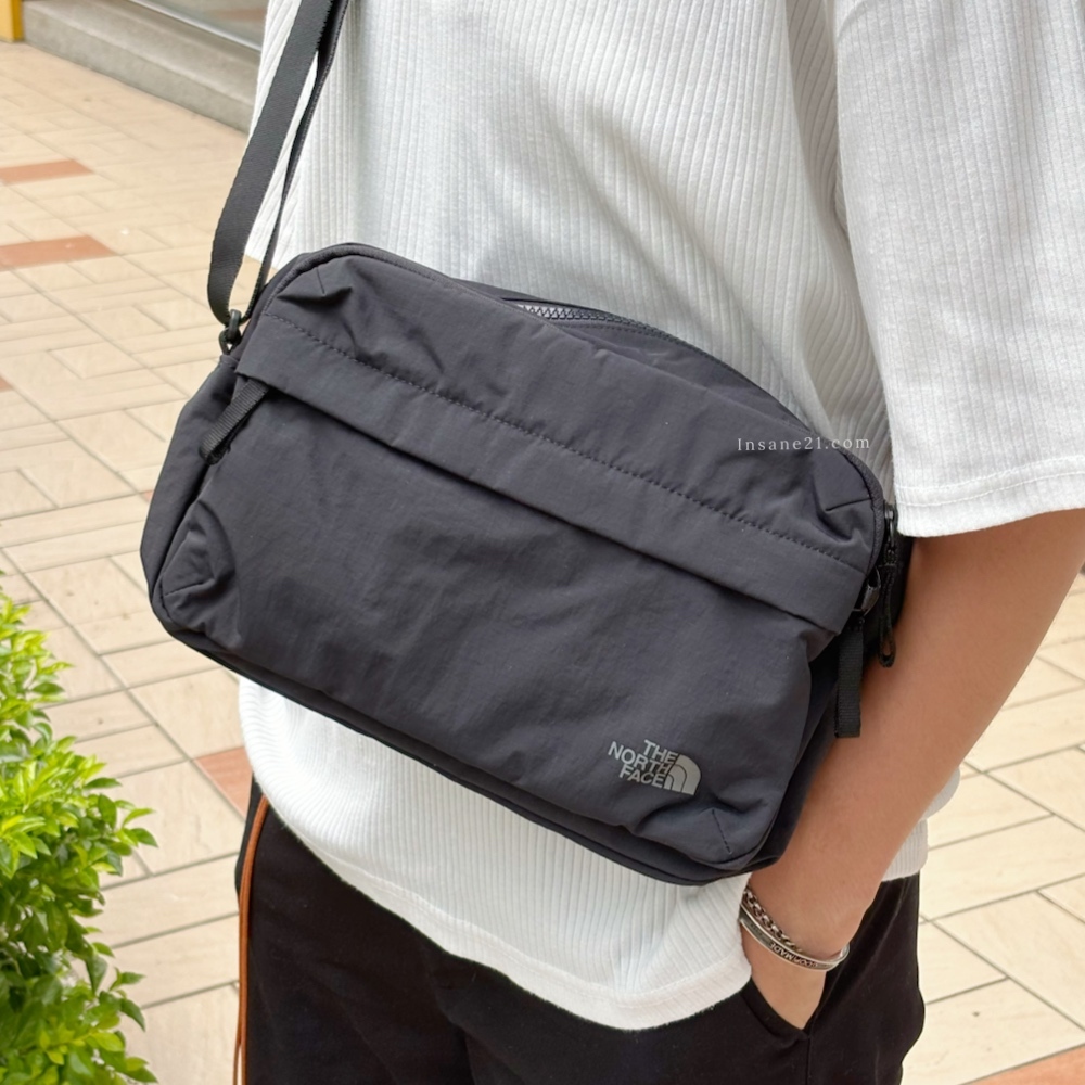 THE NORTH FACE 斜背包 黑色 灰LOGO 雙層收納包 NN2PS33A