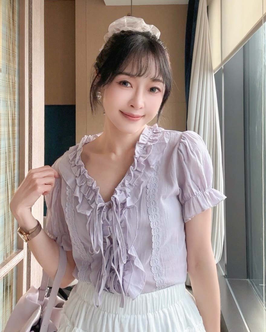 LINA LINA優雅照映層次荷葉壓褶蕾絲綁結上衣-唯美紫